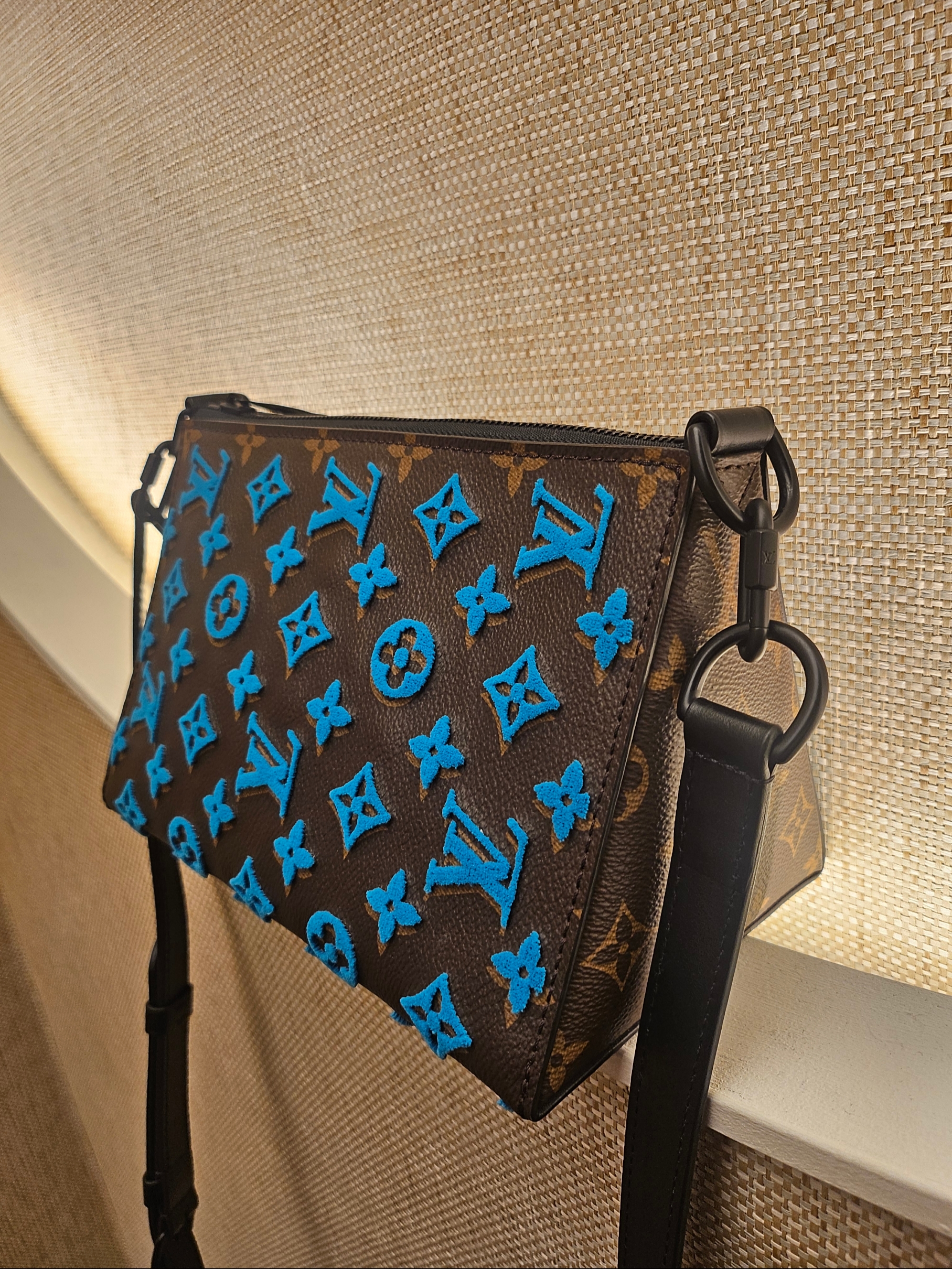 Hermes Chypre Sandal Calfskin & Noir 착용 스타일 - 2