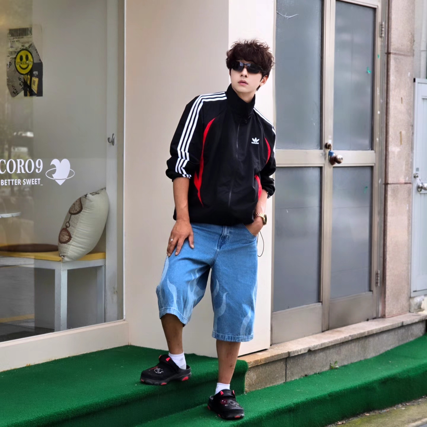 Crocs x Staple Classic All Terrain Clog Black, Adidas Flames Denim Shorts Blue - KR Sizing 착용 스타일 - 6