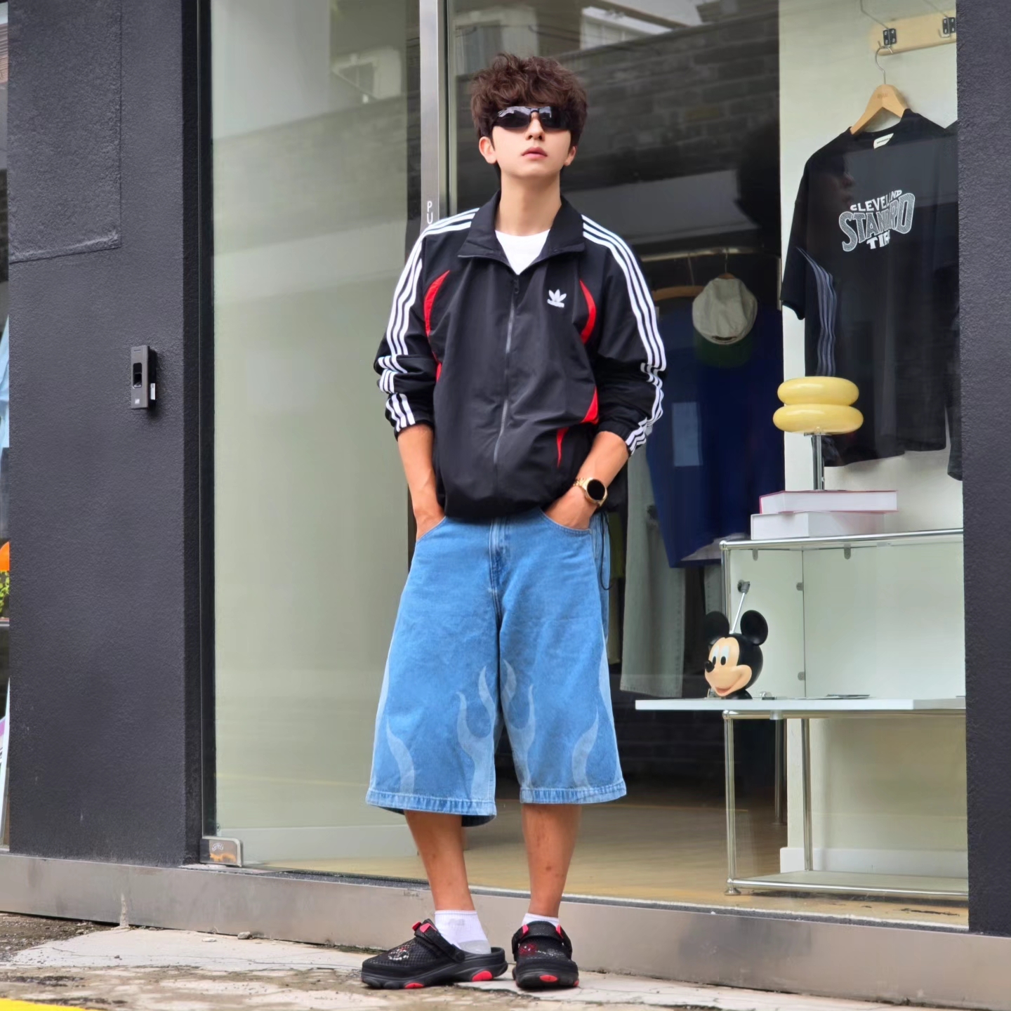 Crocs x Staple Classic All Terrain Clog Black, Adidas Flames Denim Shorts Blue - KR Sizing 착용 스타일 - 4