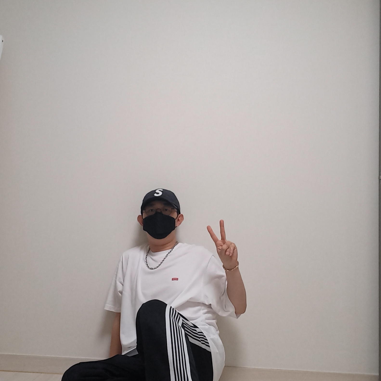 Supreme Cordura Ripstop S Logo 6-Panel Black - 23SS, Supreme Small Box T-Shirt White - 24SS 착용 스타일 - 5