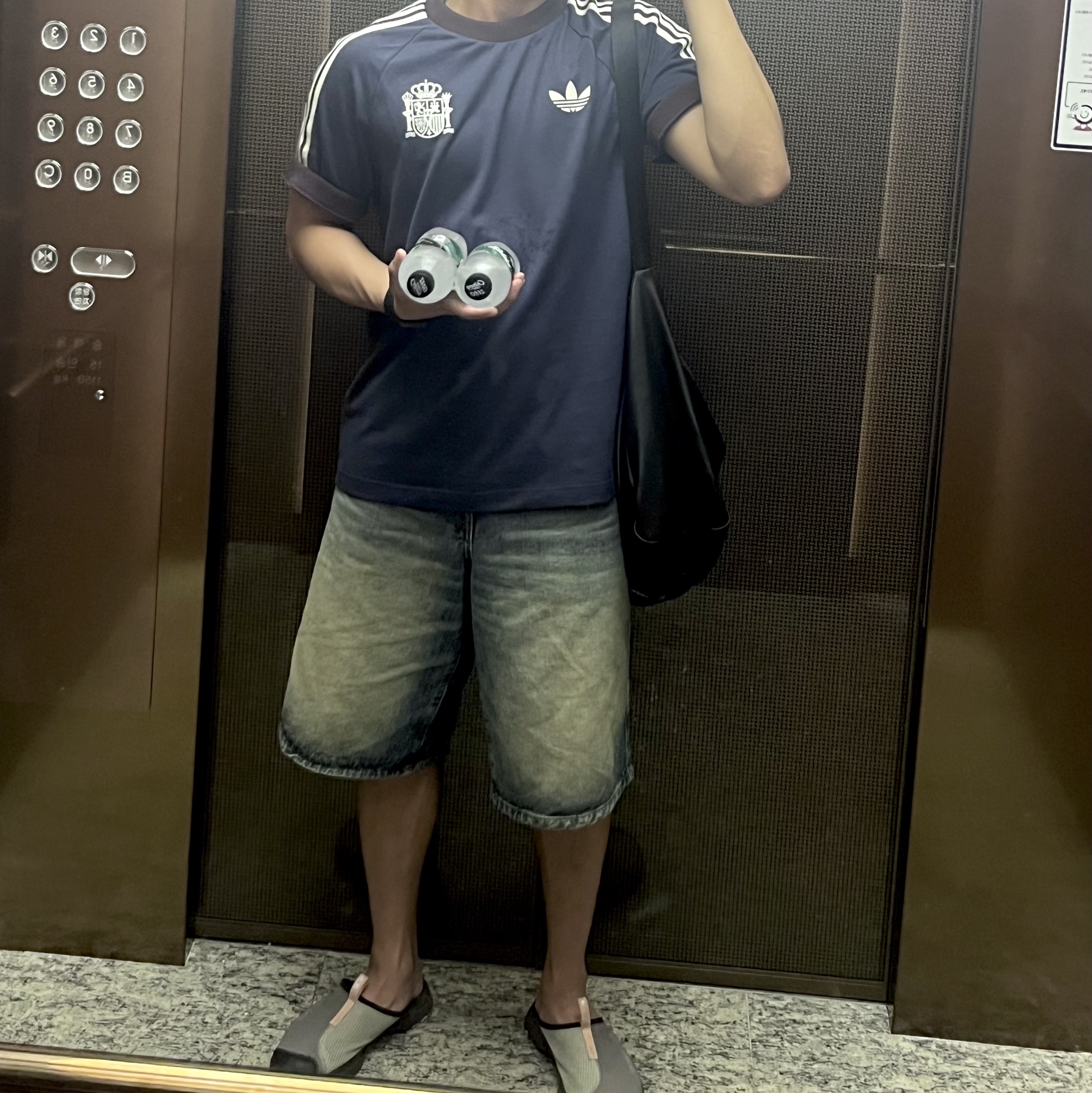 Adidas Spain Adicolor Classics 3-Stripes T-Shirt Shadow Navy - KR Sizing, Salomon RX Slide 3.0 Pewter 착용 스타일