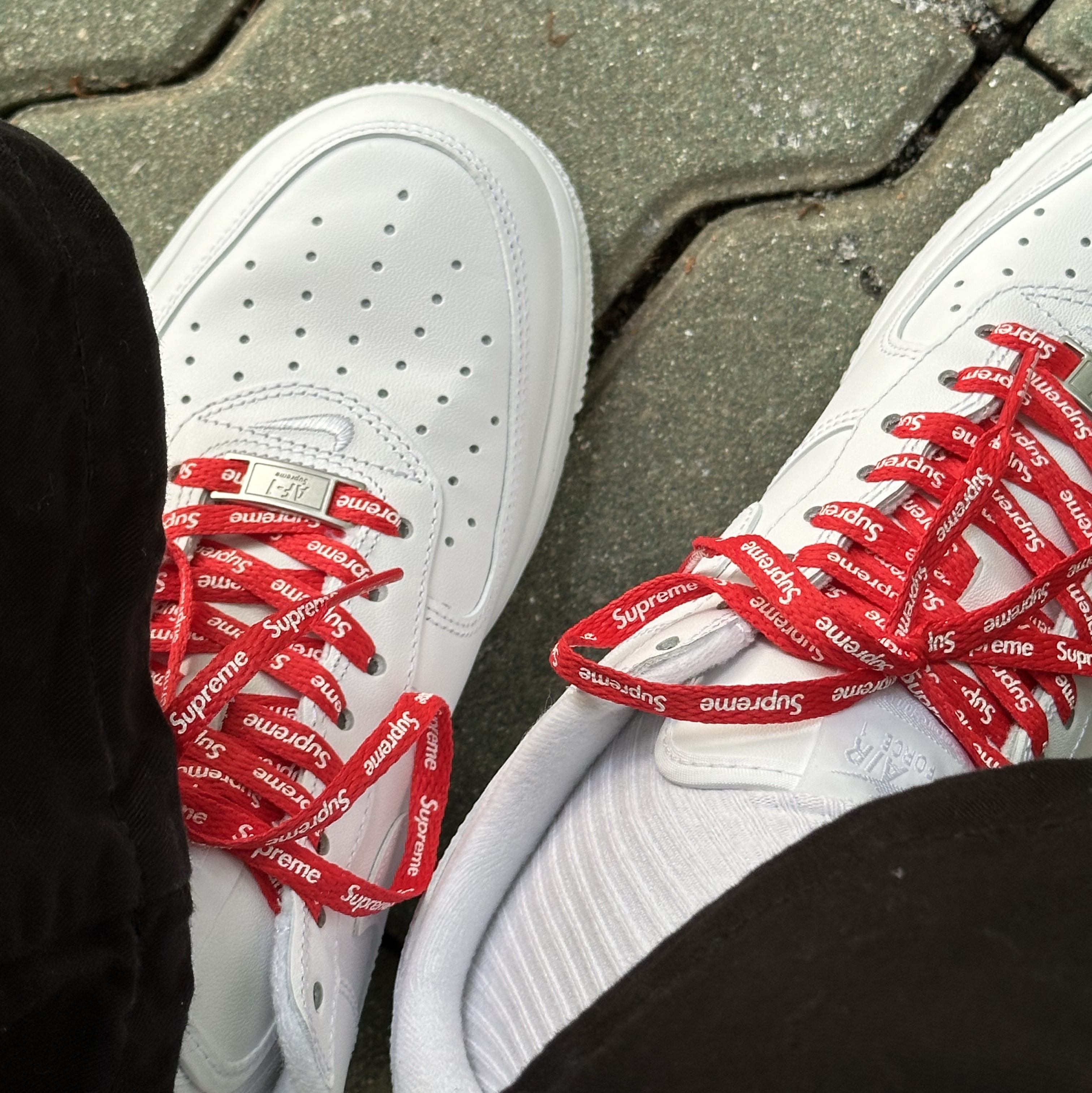 Nike x Supreme Air Force 1 Low White 착용 스타일