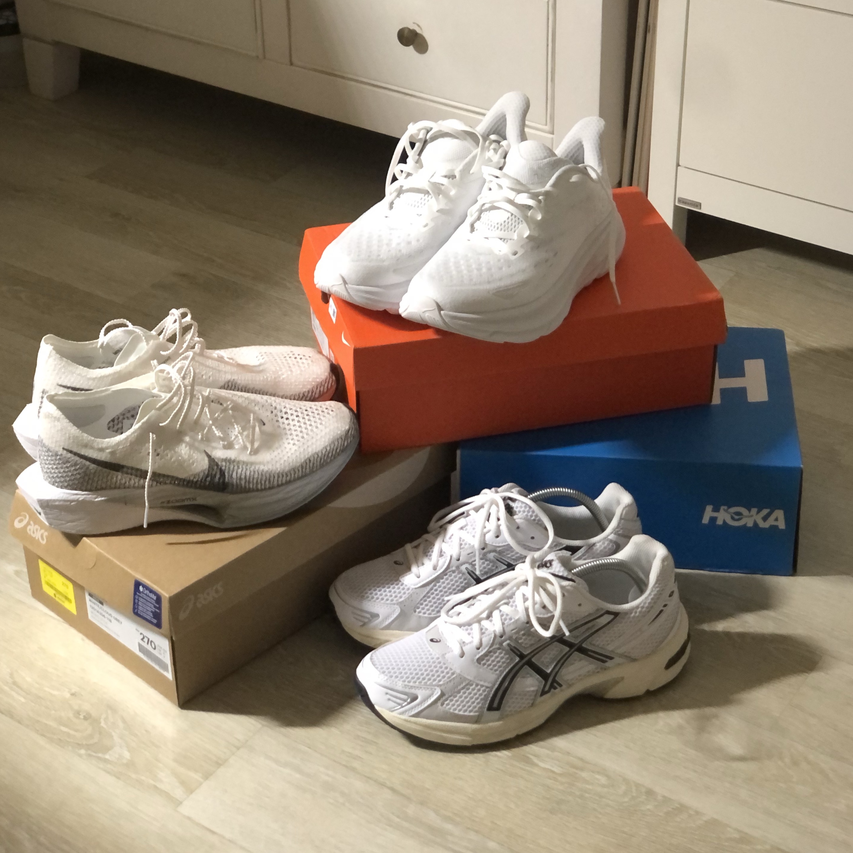 Nike ZoomX Vaporfly Next% 3 White Grey, Asics Gel-1130 White Cloud Grey 착용 스타일