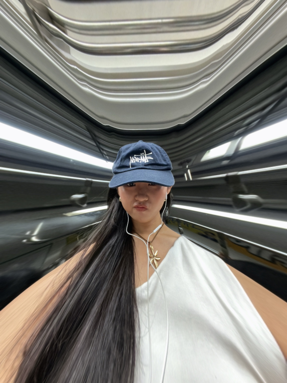 Stussy Big Logo Twill Low Pro Cap Black, And Wander Sil Daypack Off White 착용 스타일 - 2