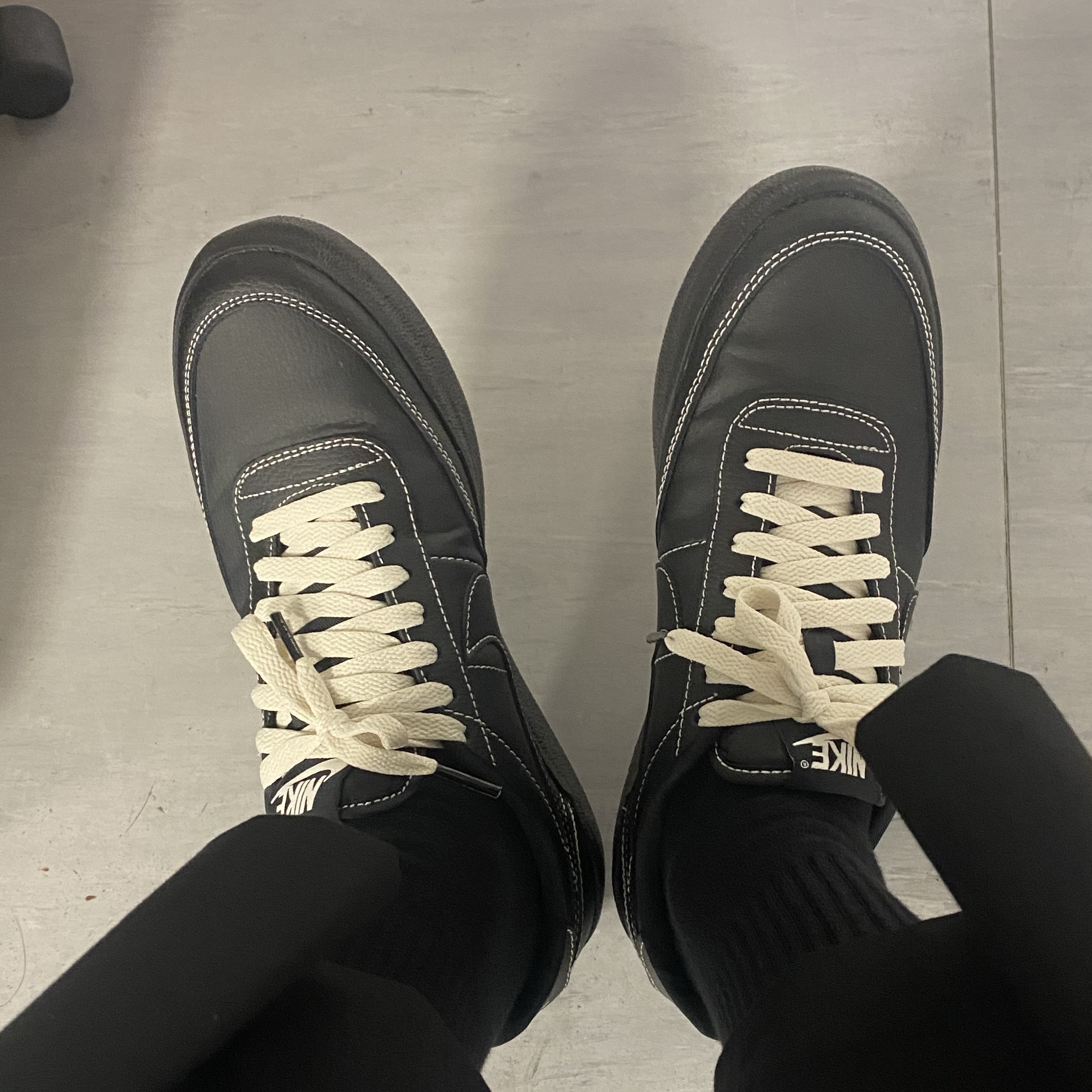 Nike Killshot 2 Black Phantom 착용 스타일 - 2