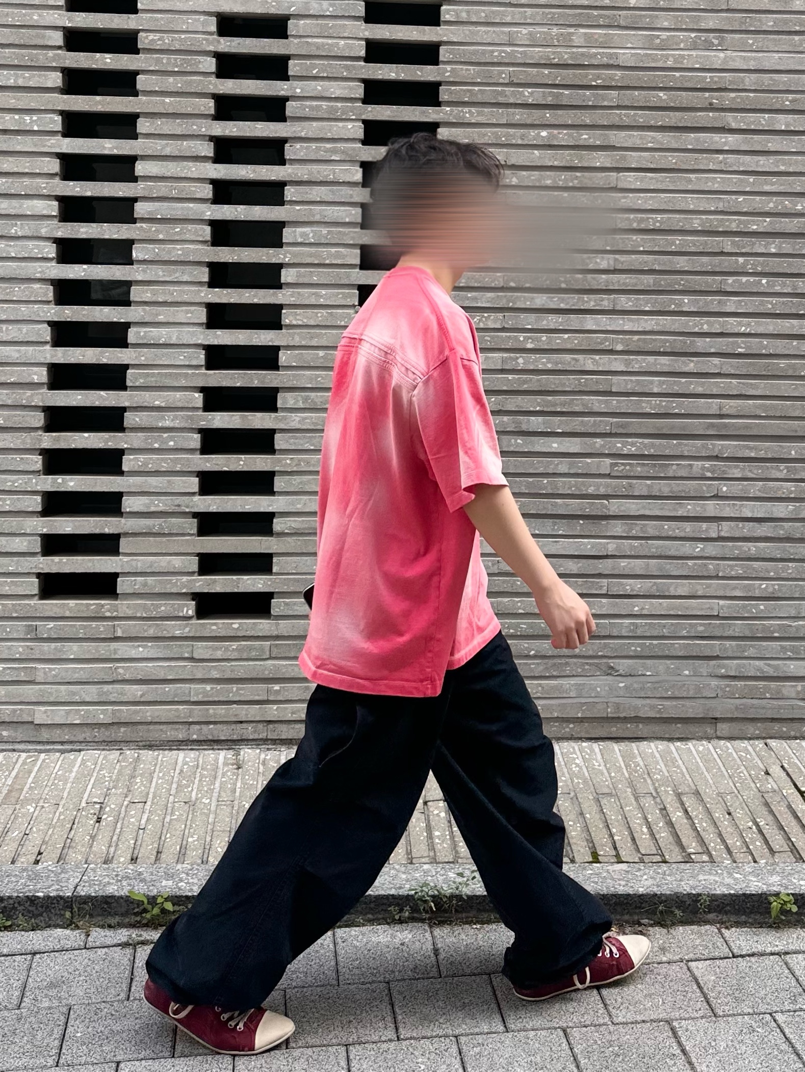 Balenciaga Paris Ultra Flat High Top Sneakers Red, Nonnod Back Detail T-Shirt Deep Pink 착용 스타일 - 3