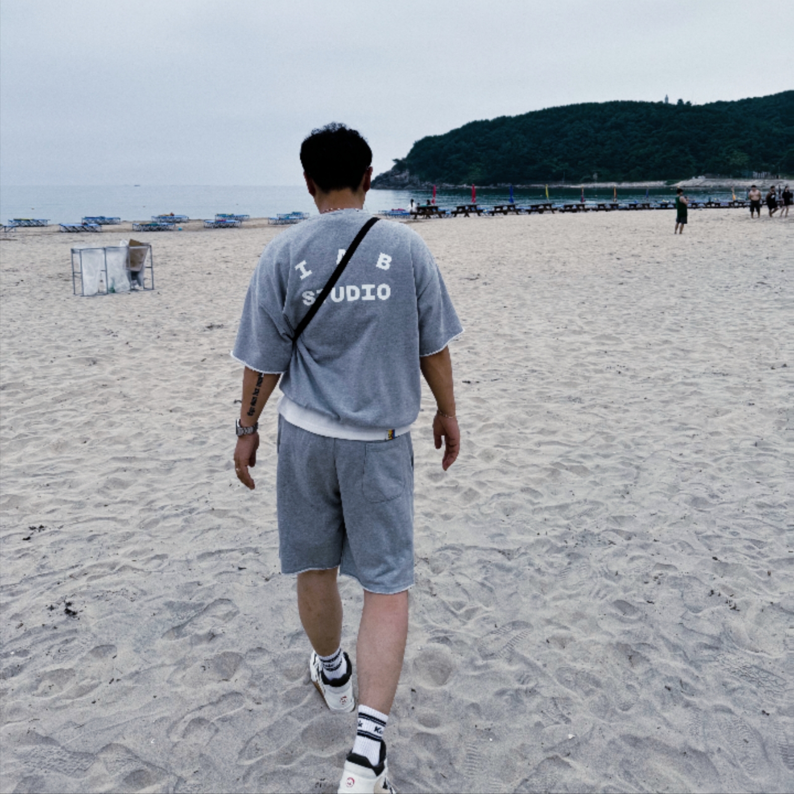 IAB Studio 10th Anniversary T-Shirt White, IAB Studio Heavy Short Sleeve Sweatshirt Gray - 23FW 착용 스타일
