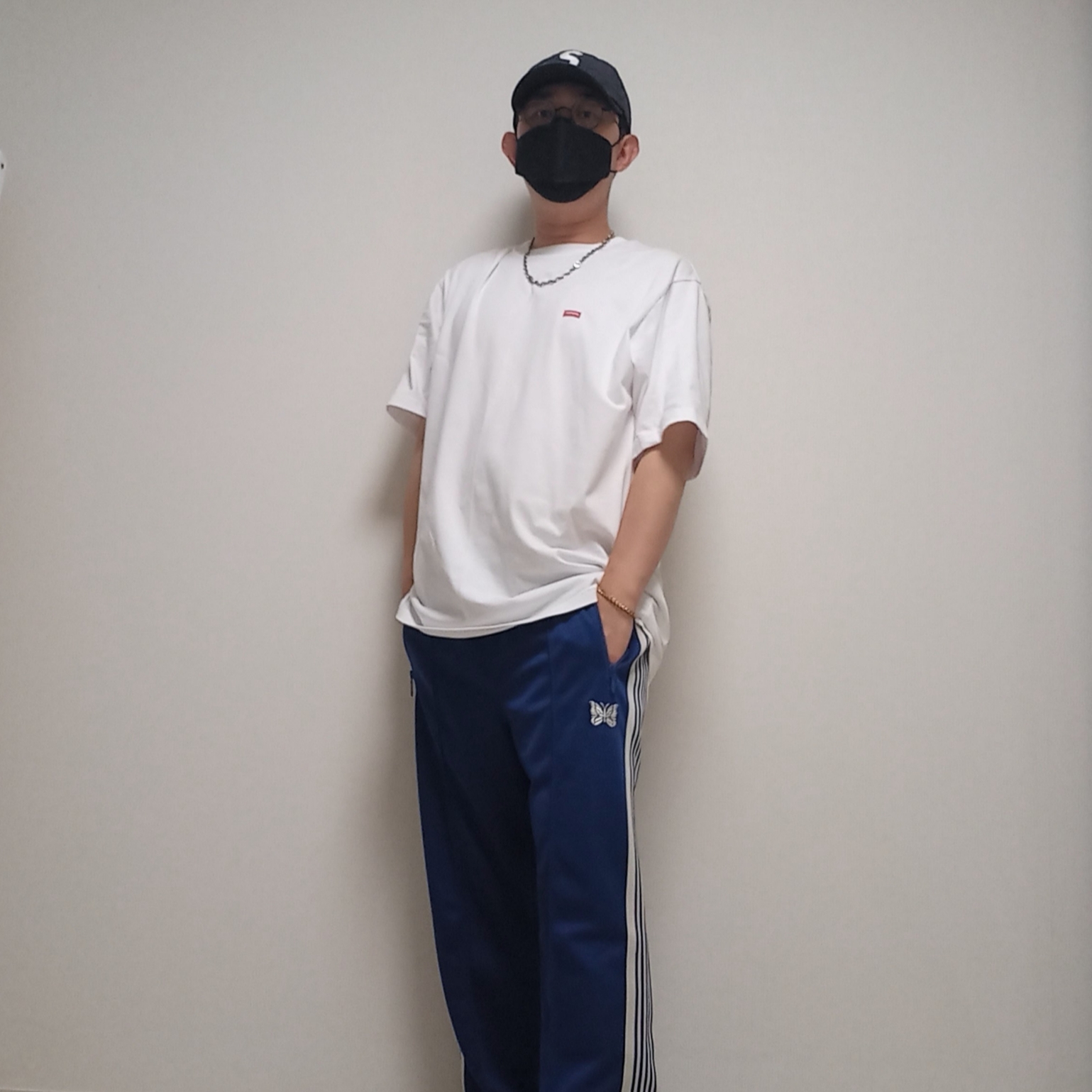 Supreme Cordura Ripstop S Logo 6-Panel Black - 23SS, Supreme Small Box T-Shirt White - 24SS 착용 스타일 - 1