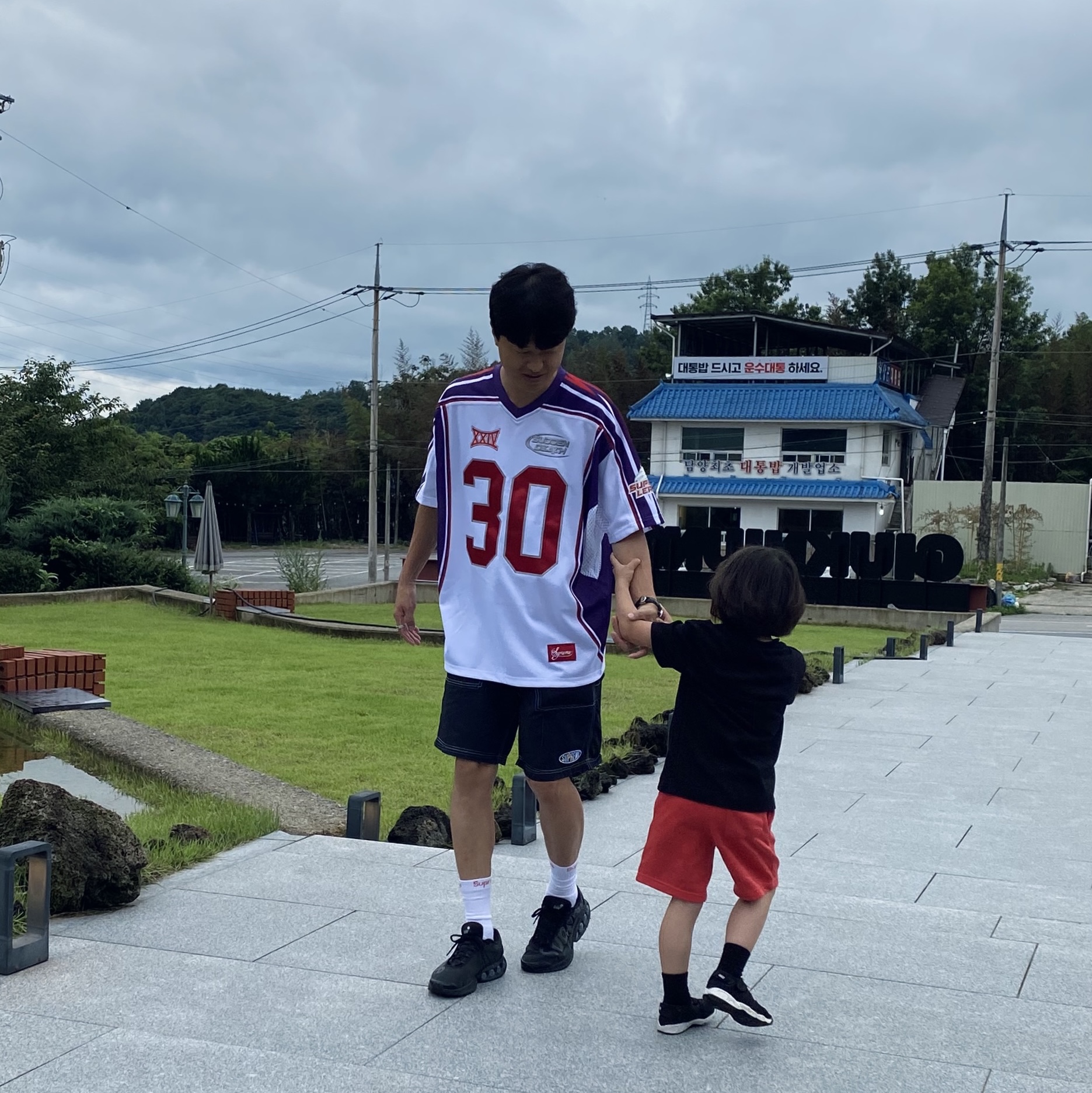 Supreme Sudden Death Football Jersey White - 24SS, Supreme Nylon Painter Short Black - 24SS 착용 스타일 - 1