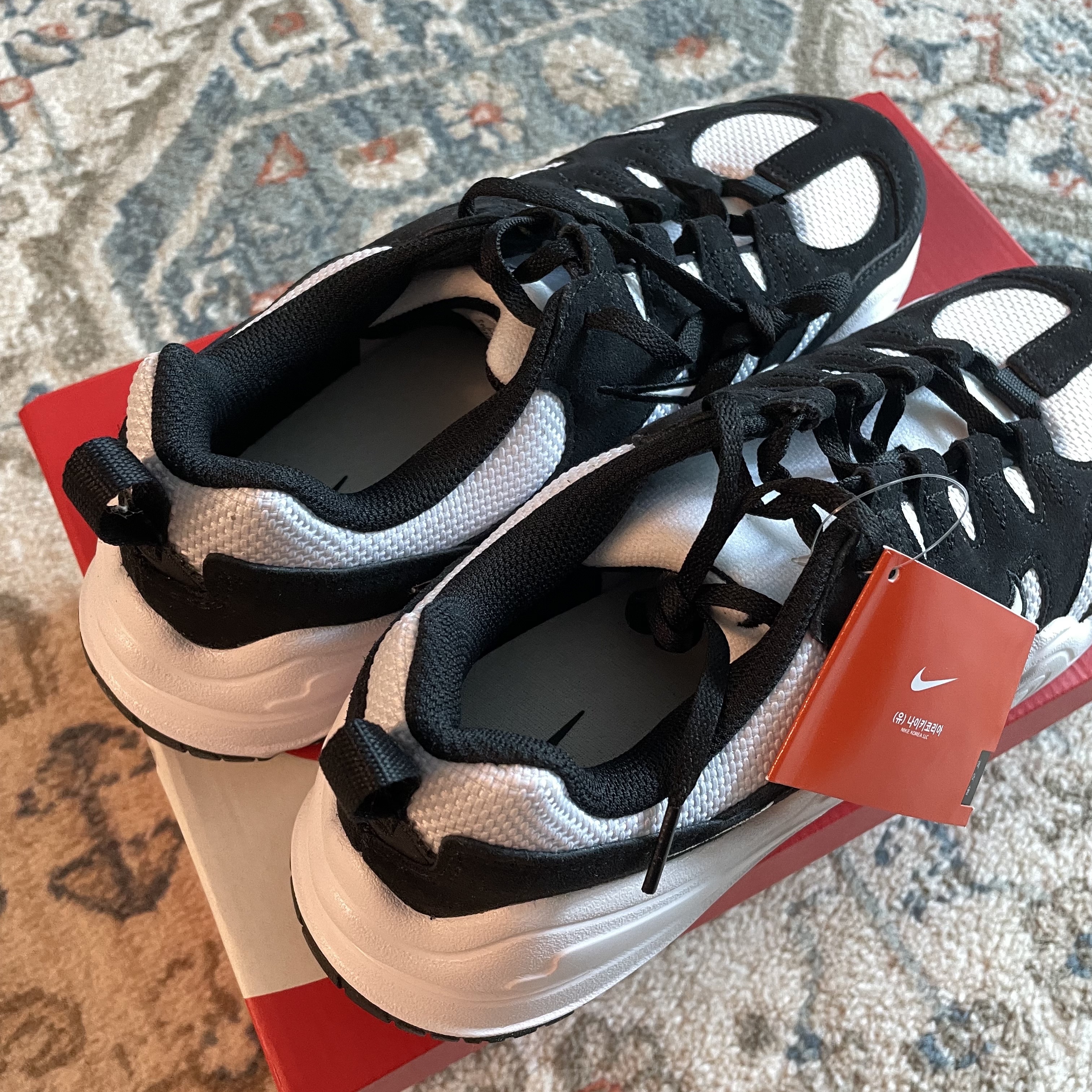 Nike Tech Hera White Black 착용 스타일 - 3