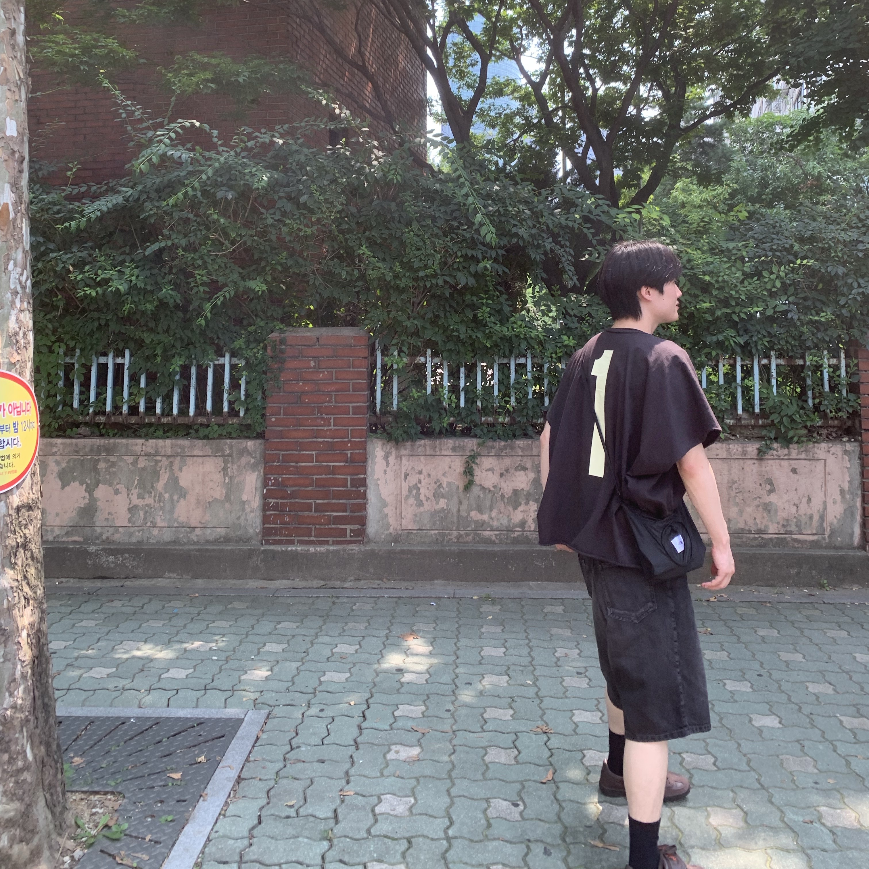 Yeezy One Box T-Shirt Black, Adidas Spezial Handball Brown Collegiate Orange 착용 스타일 - 1
