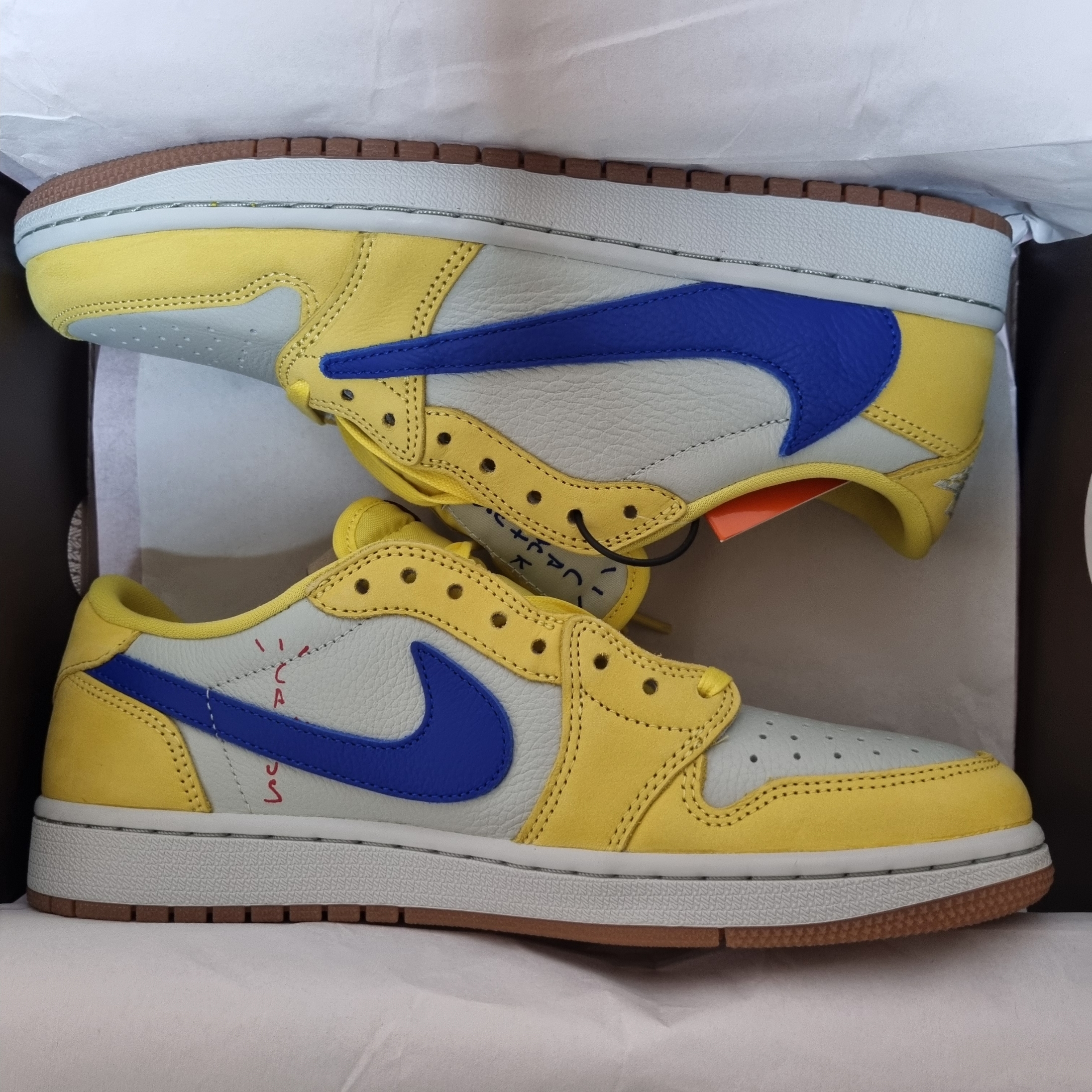 (W) Jordan 1 x Travis Scott Retro Low OG SP Canary 착용 스타일