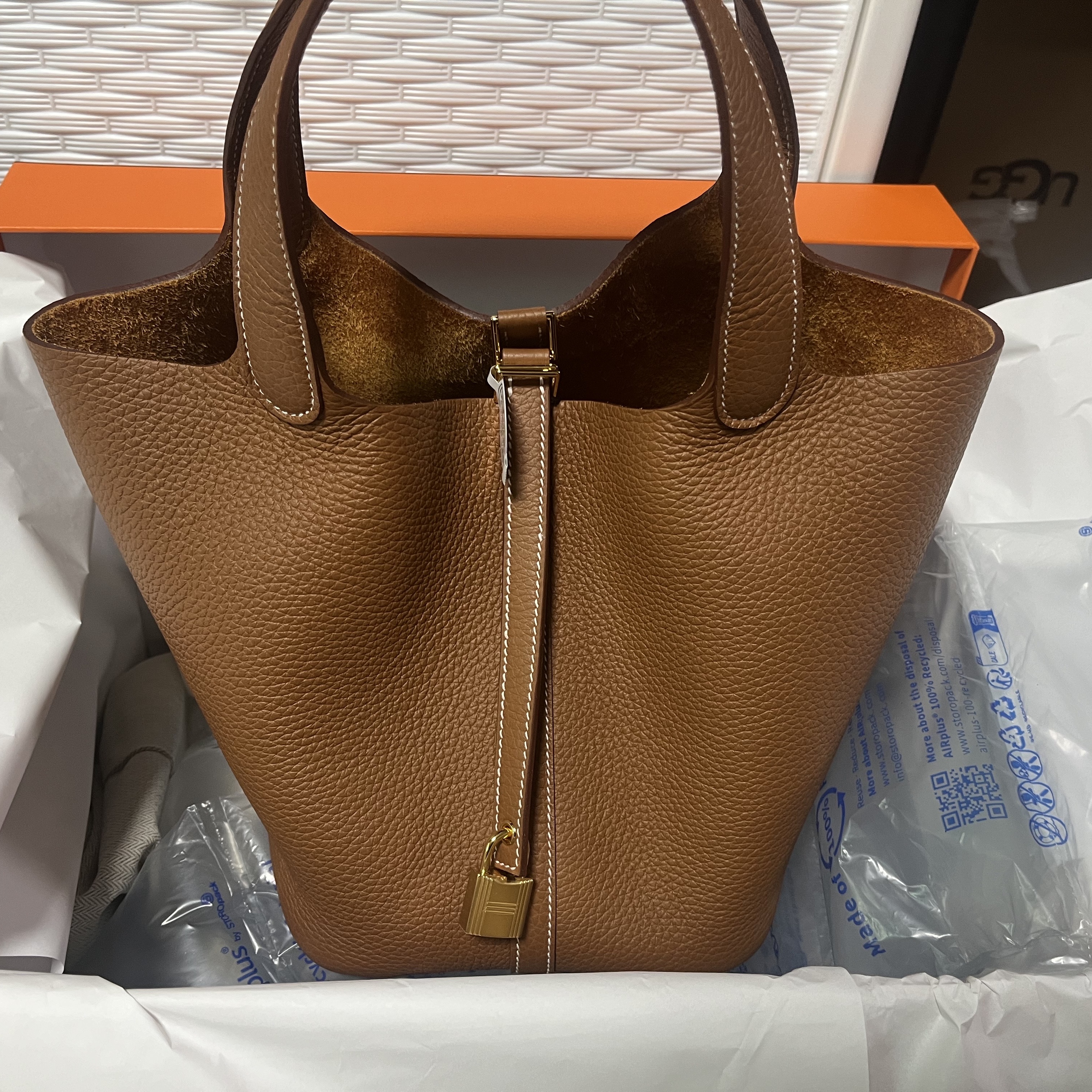 Hermes Picotin Lock 22 Bag Clemence & Gold 착용 스타일 - 2
