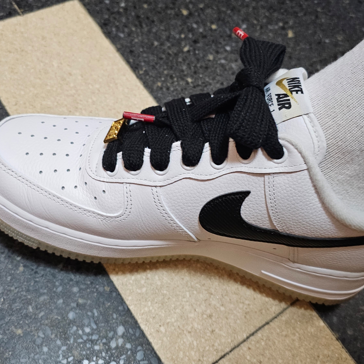 Nike Air Force 1 '07 PRM Bronx Origins 착용 스타일