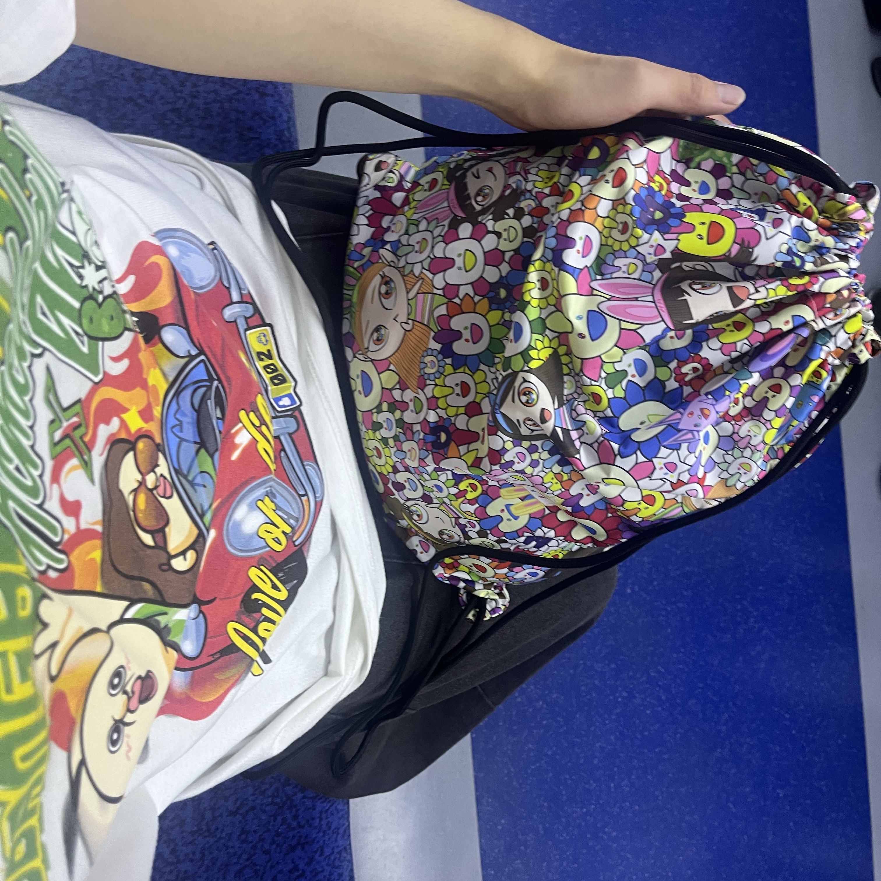 NewJeans Supernatural NJ x Murakami Drawstring Bag Ver. 착용 스타일 - 1