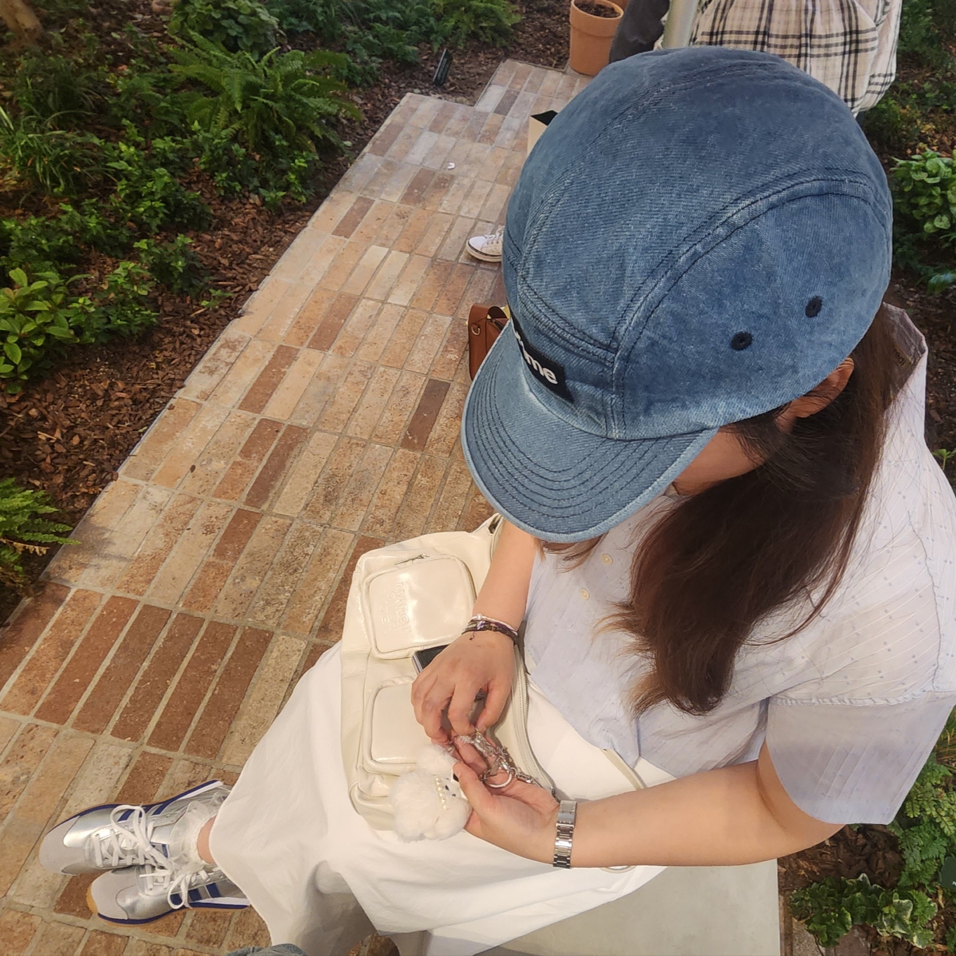 Adidas Country OG Matte Silver Bright Blue, Supreme Washed Chino Twill Camp Cap Denim - 23FW 착용 스타일
