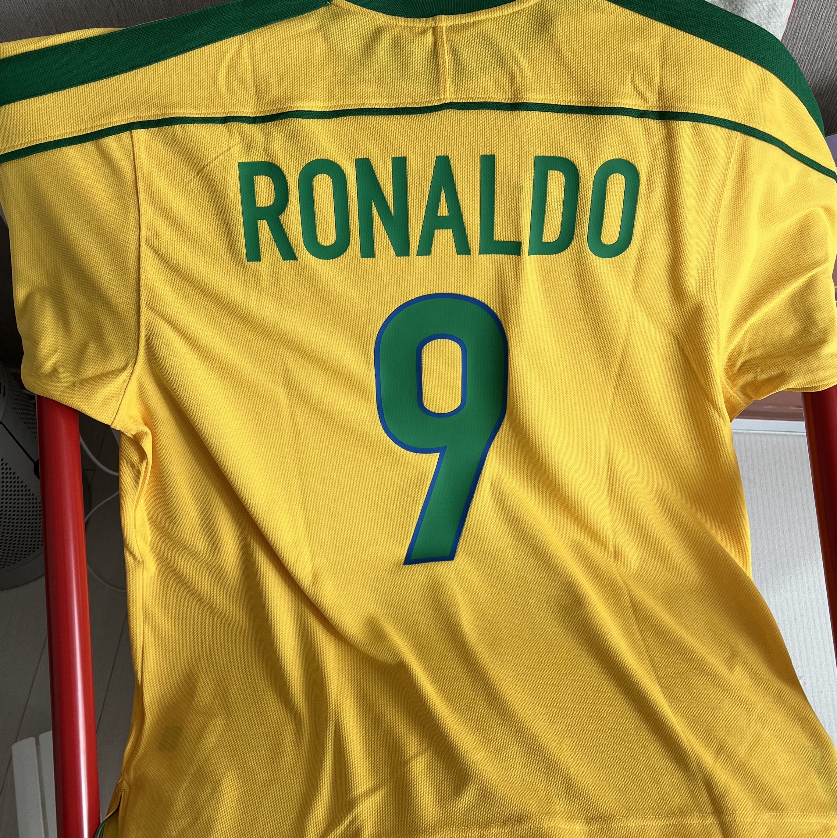 Nike Brazil 1998 Reissue Soccer Replica Jersey Varsity Maize Ronaldo (Marking Ver.) 착용 스타일