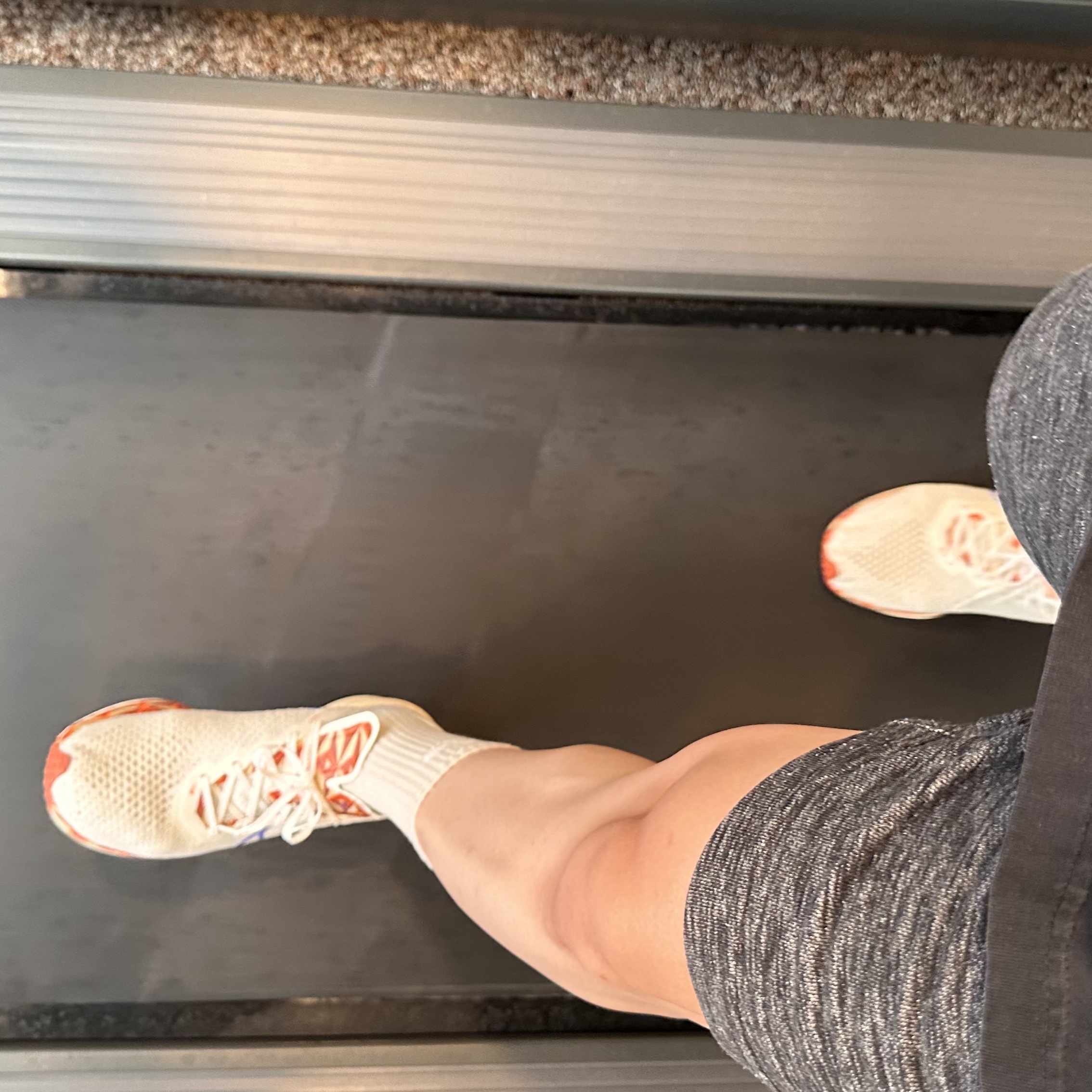 Nike ZoomX Vaporfly Next% 3 PRM Sail Hyper Royal 착용 스타일