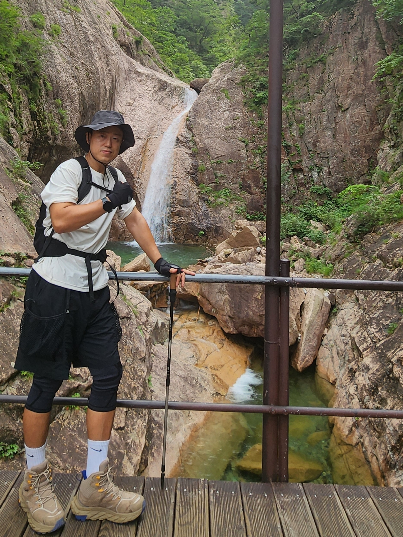 Nike ACG Snowgrass Cargo Shorts Black - Asia, Hoka Anacapa Mid Gore-Tex Dune Elmwood 착용 스타일