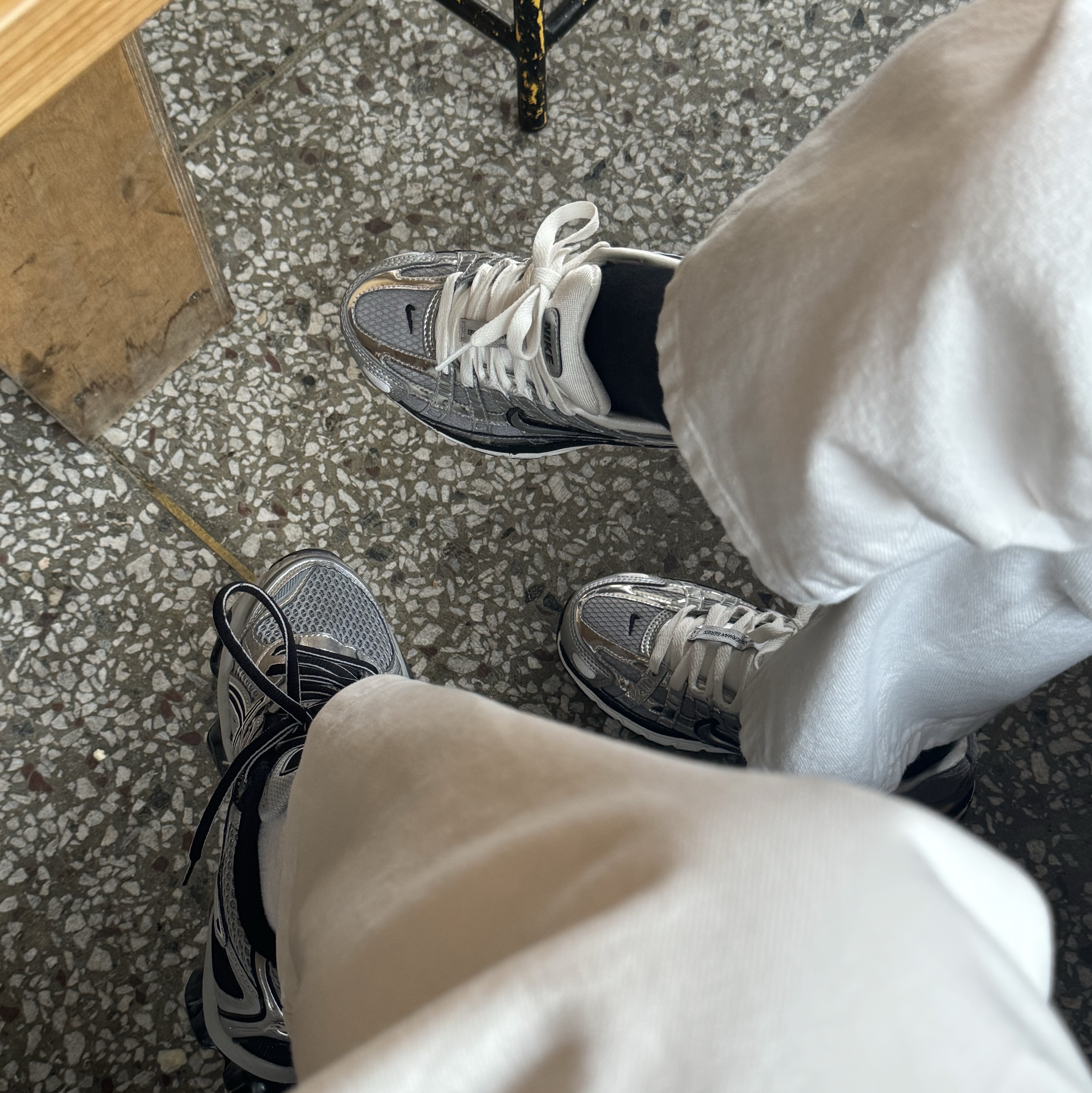 Asics Gel-Quantum Kinetic Mid Grey Pure Silver 착용 스타일 - 1