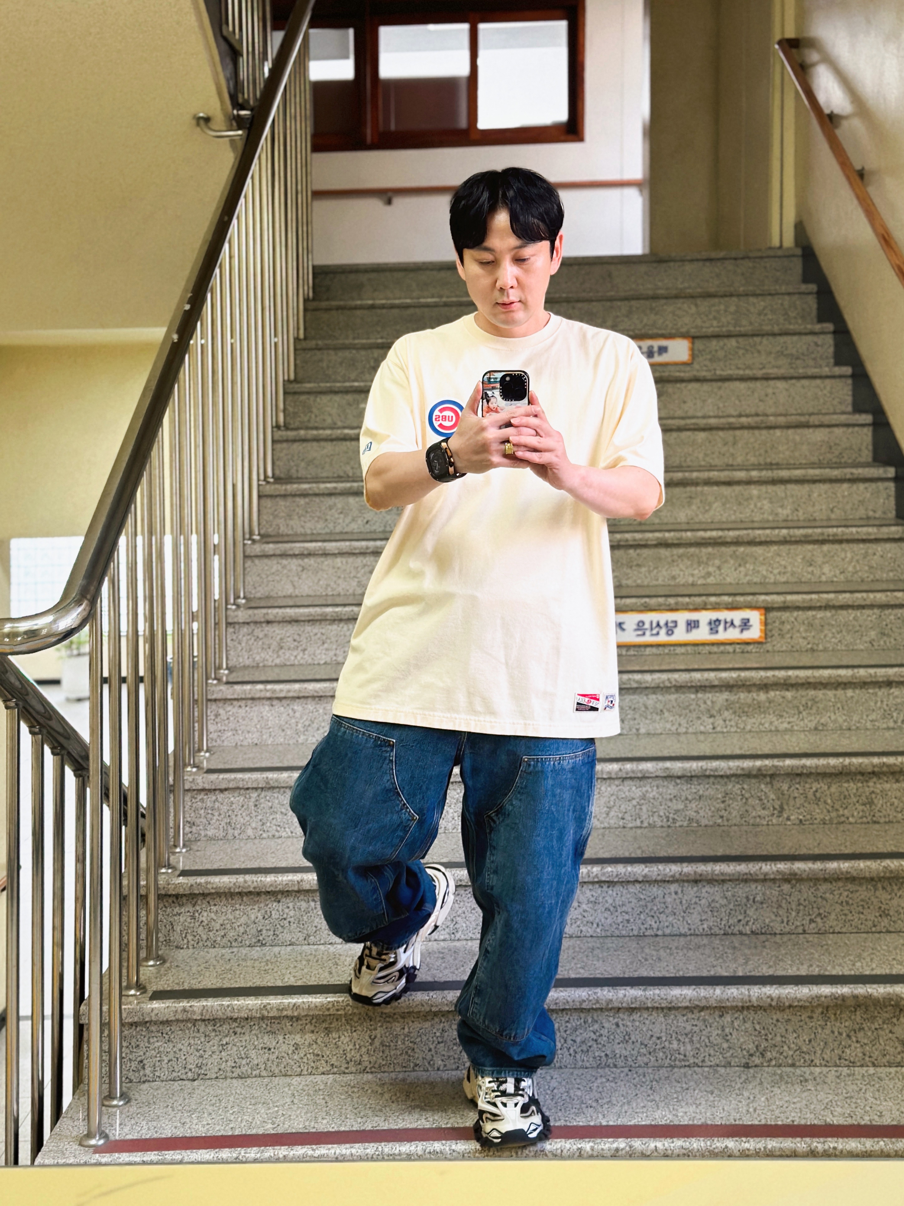 Supreme Double Knee Painter Pant Washed Indigo - 24SS, Balenciaga Track.2 Sneakers Beige Black 착용 스타일