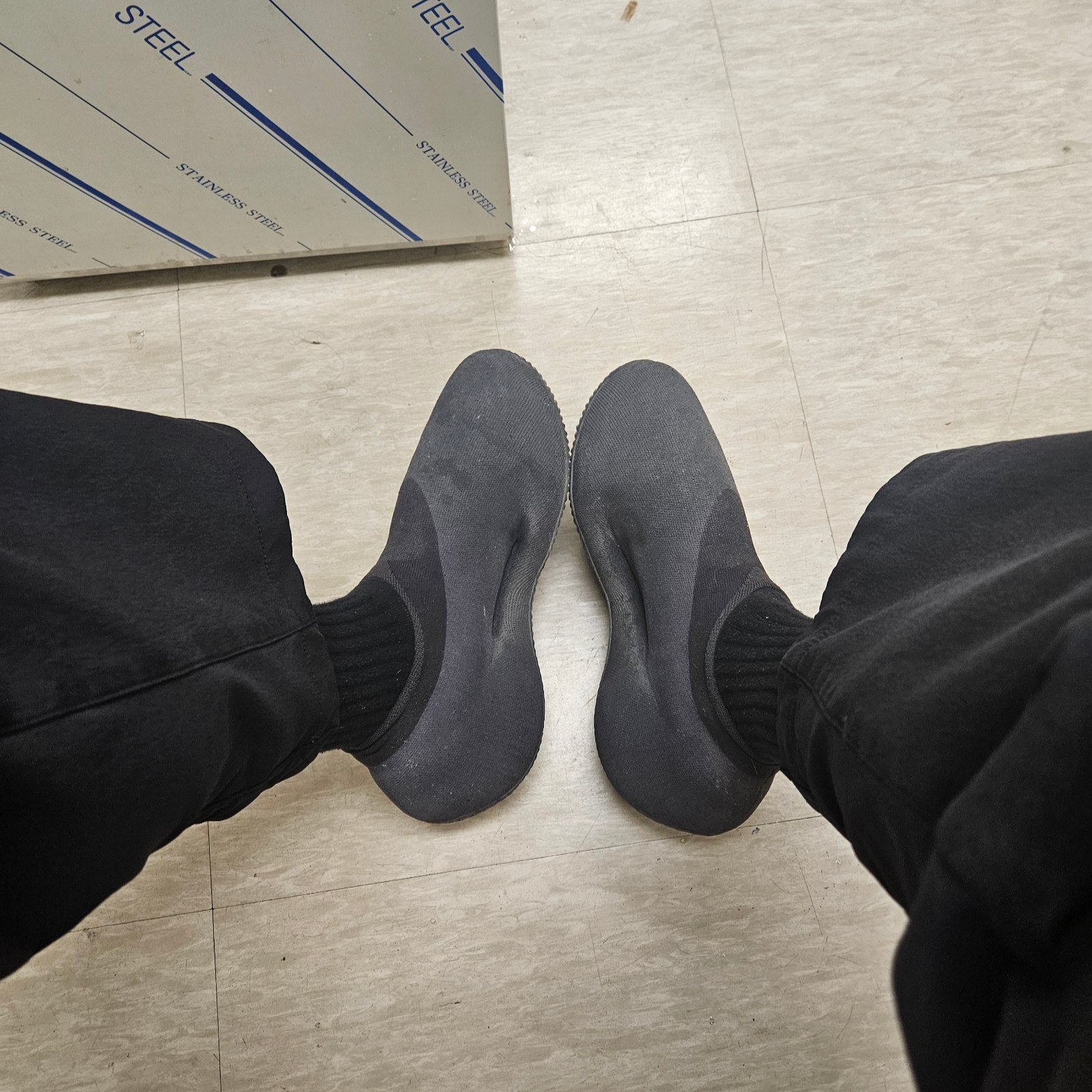 Adidas Yeezy Knit RNR Fade Onyx 착용 스타일 - 1