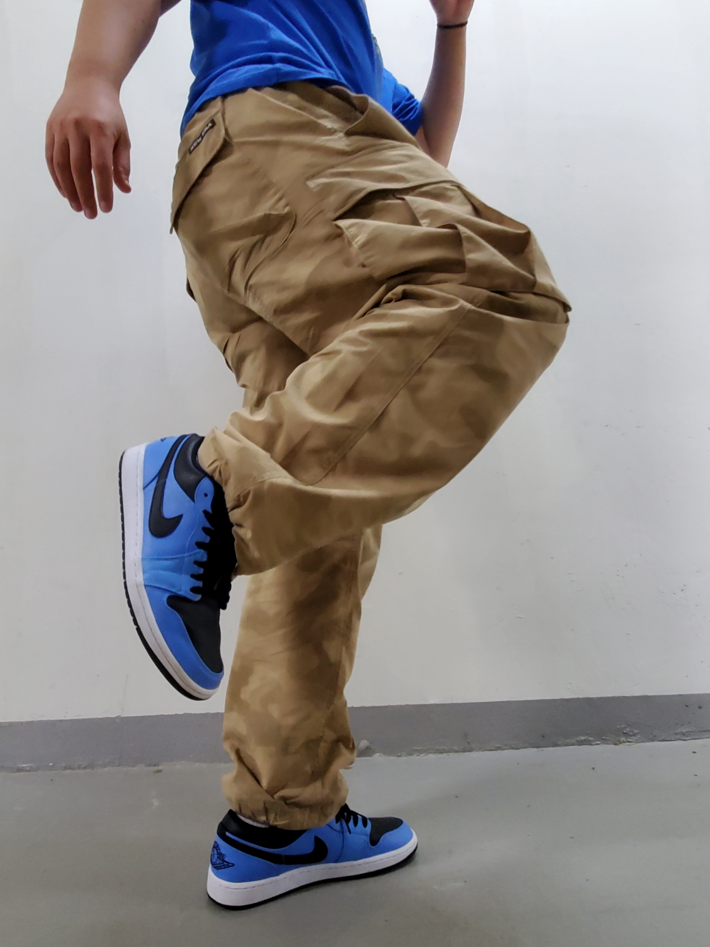 Jordan 1 Low University Blue Black 착용 스타일 - 3