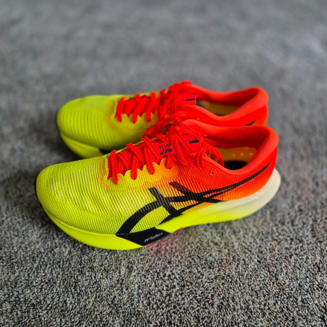 Asics Metaspeed Edge Paris Safety Yellow Black 착용 스타일