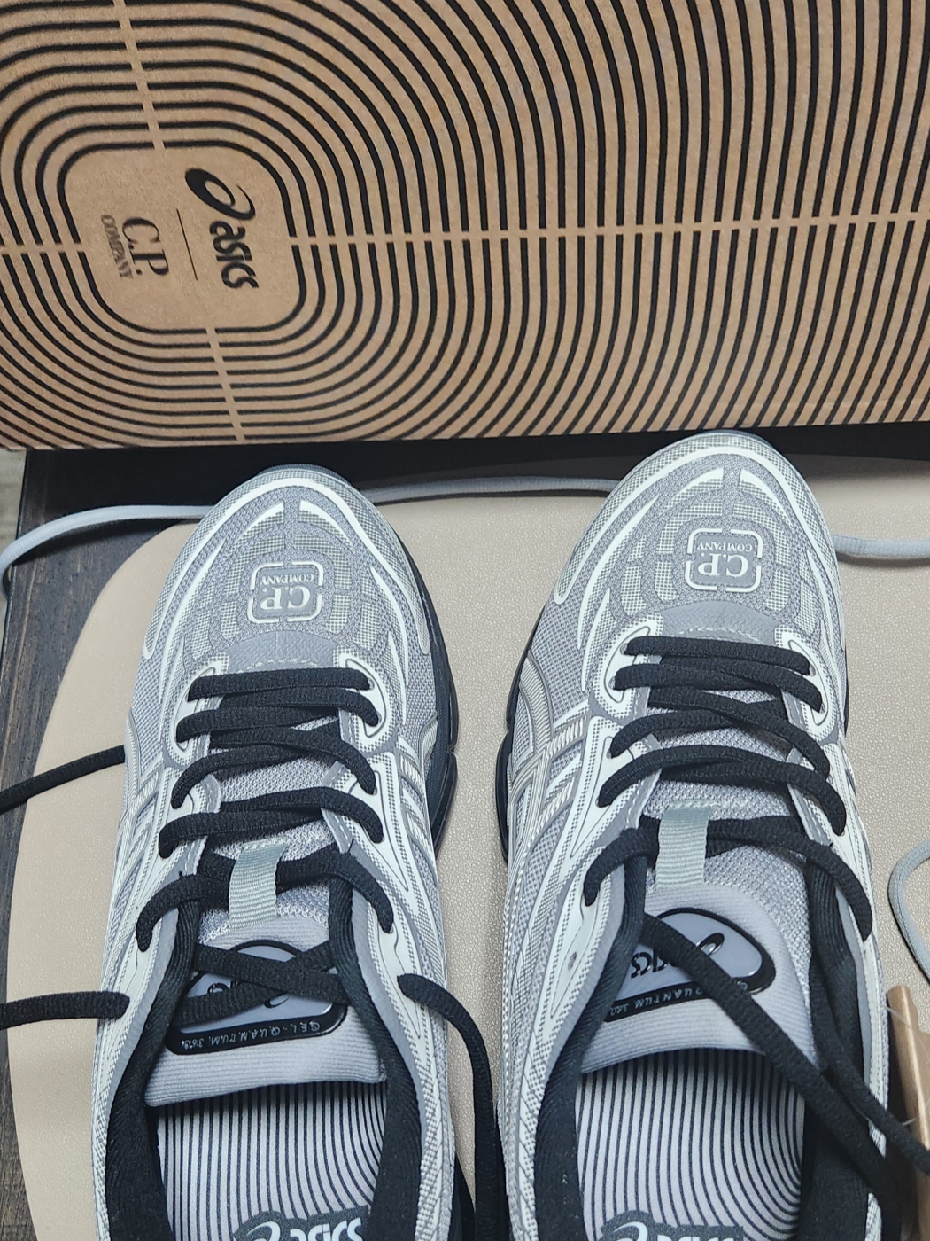 Asics x C.P. Company Gel-Quantum 360 VIII Cement Grey 착용 스타일