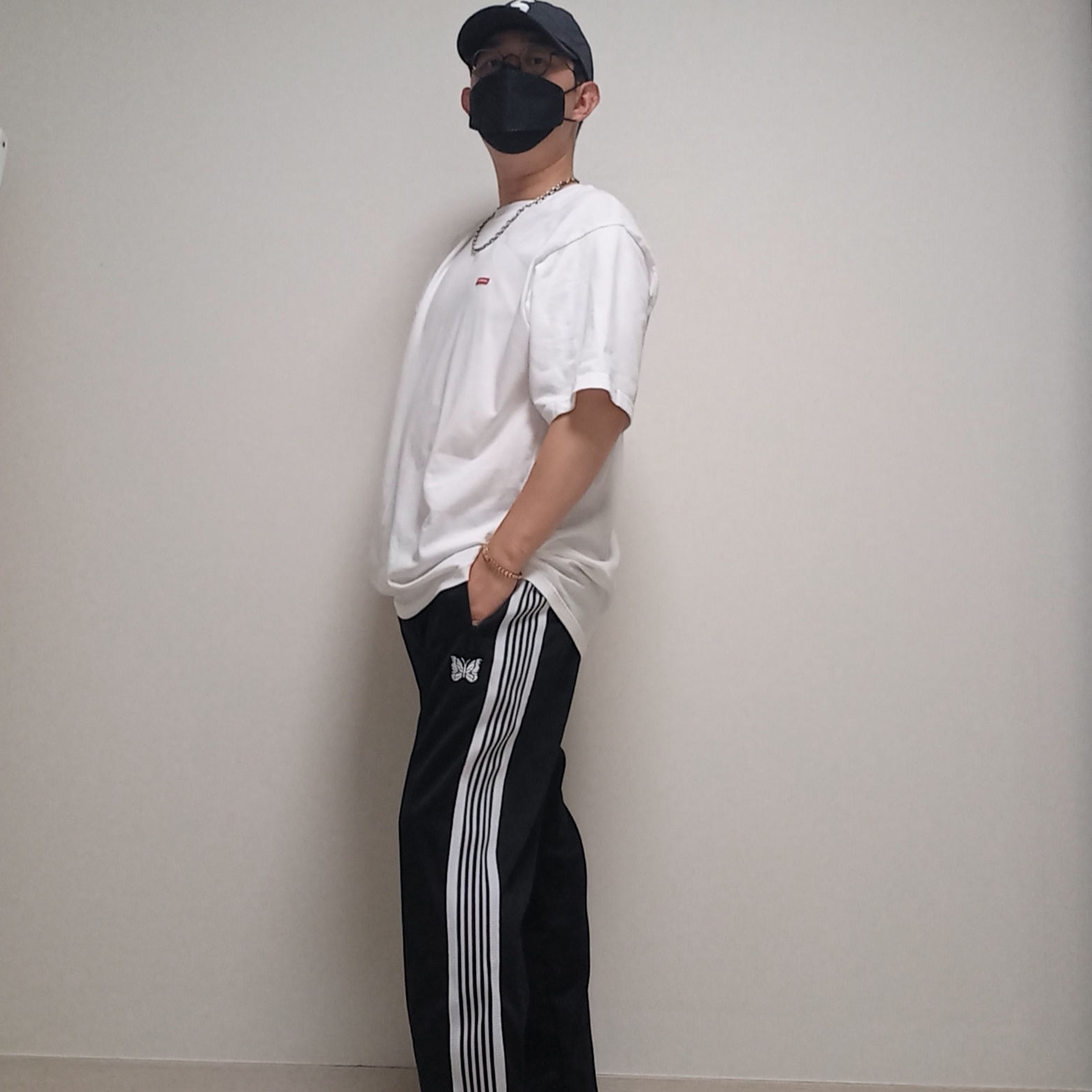 Supreme Cordura Ripstop S Logo 6-Panel Black - 23SS, Supreme Small Box T-Shirt White - 24SS 착용 스타일 - 2