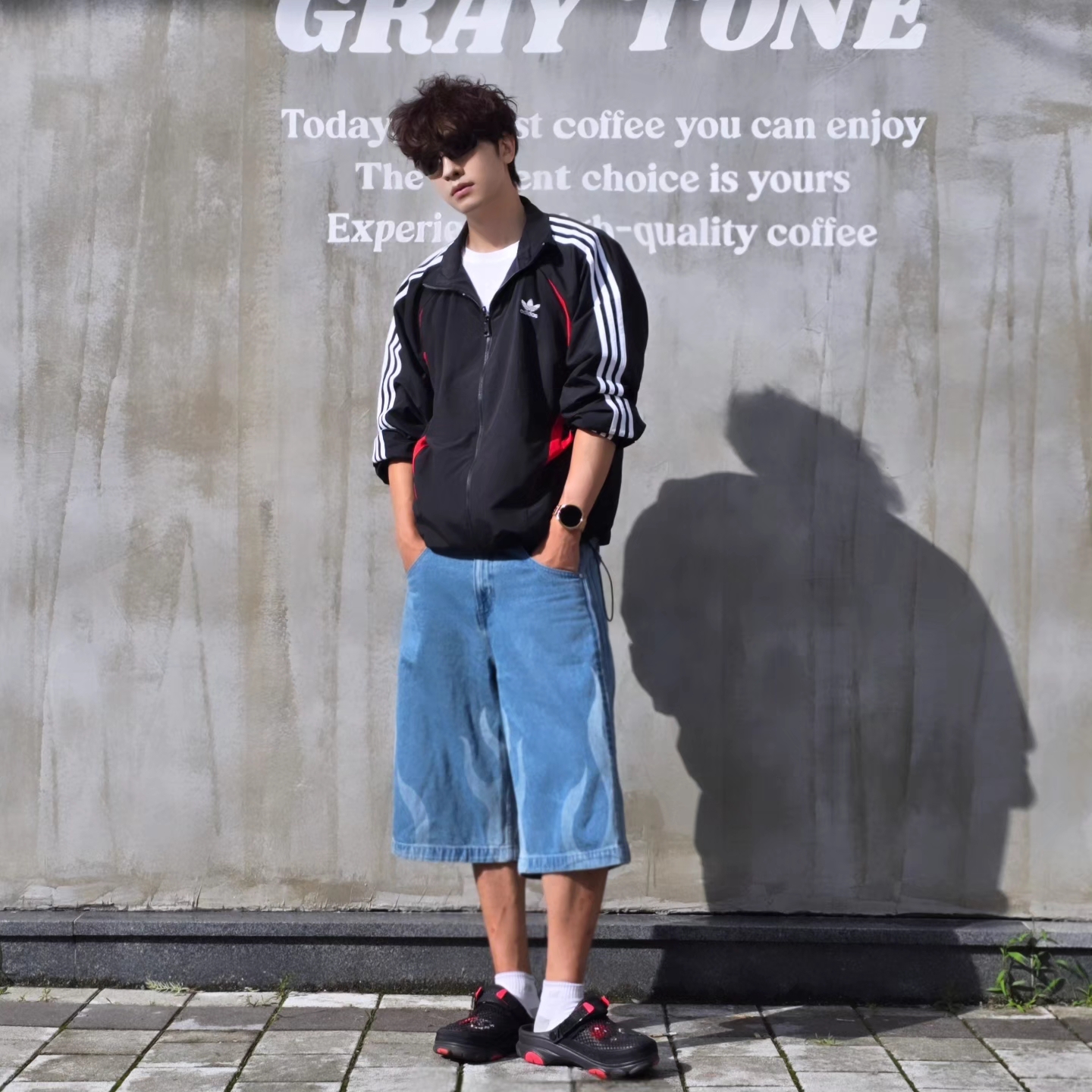 Crocs x Staple Classic All Terrain Clog Black, Adidas Flames Denim Shorts Blue - KR Sizing 착용 스타일 - 5
