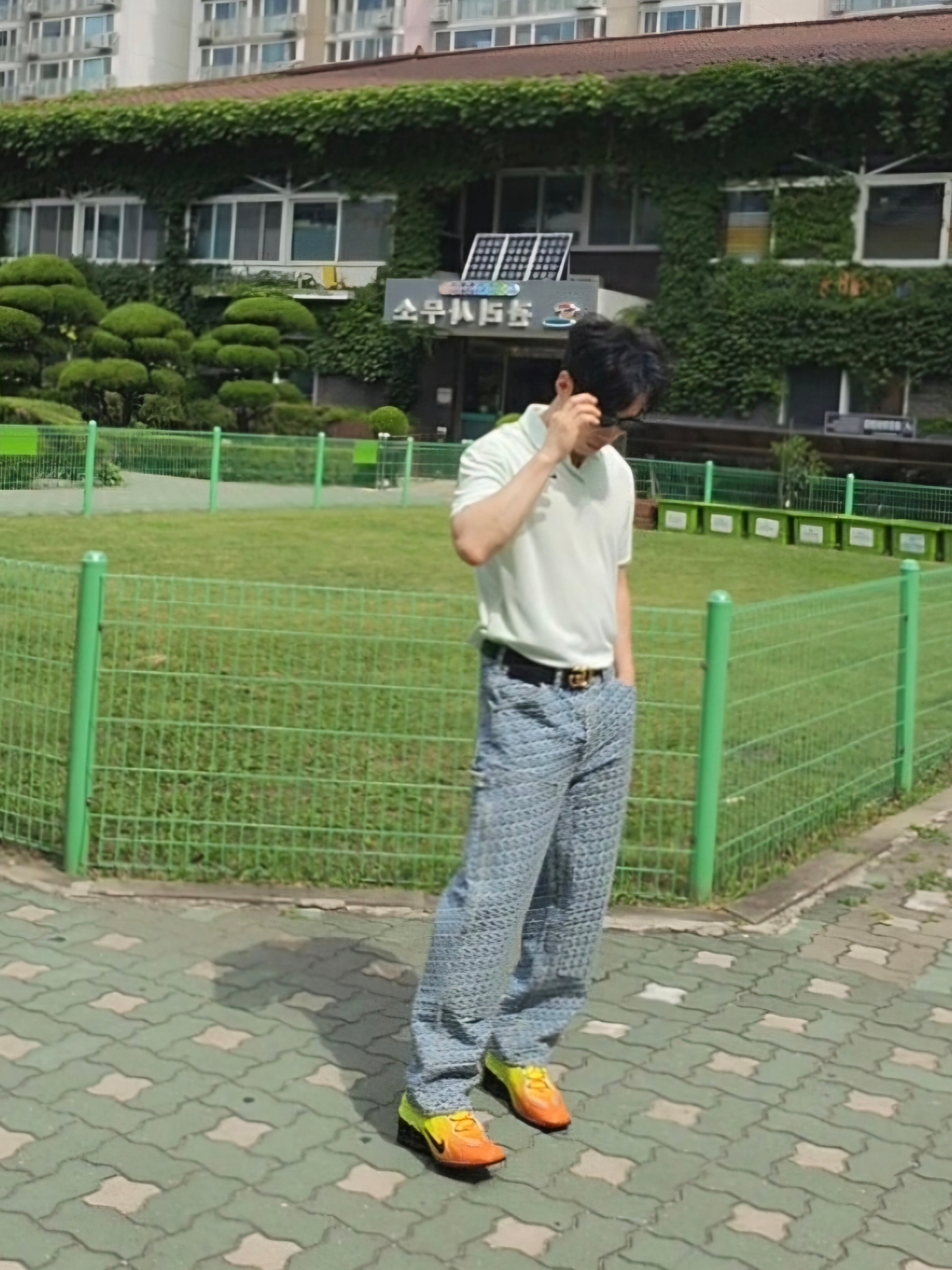 Nike x Martine Rose Shox MR4 Safety Orange, Supreme Monogram Double Knee Denim Painter Pants Blue - 21FW 착용 스타일 - 1