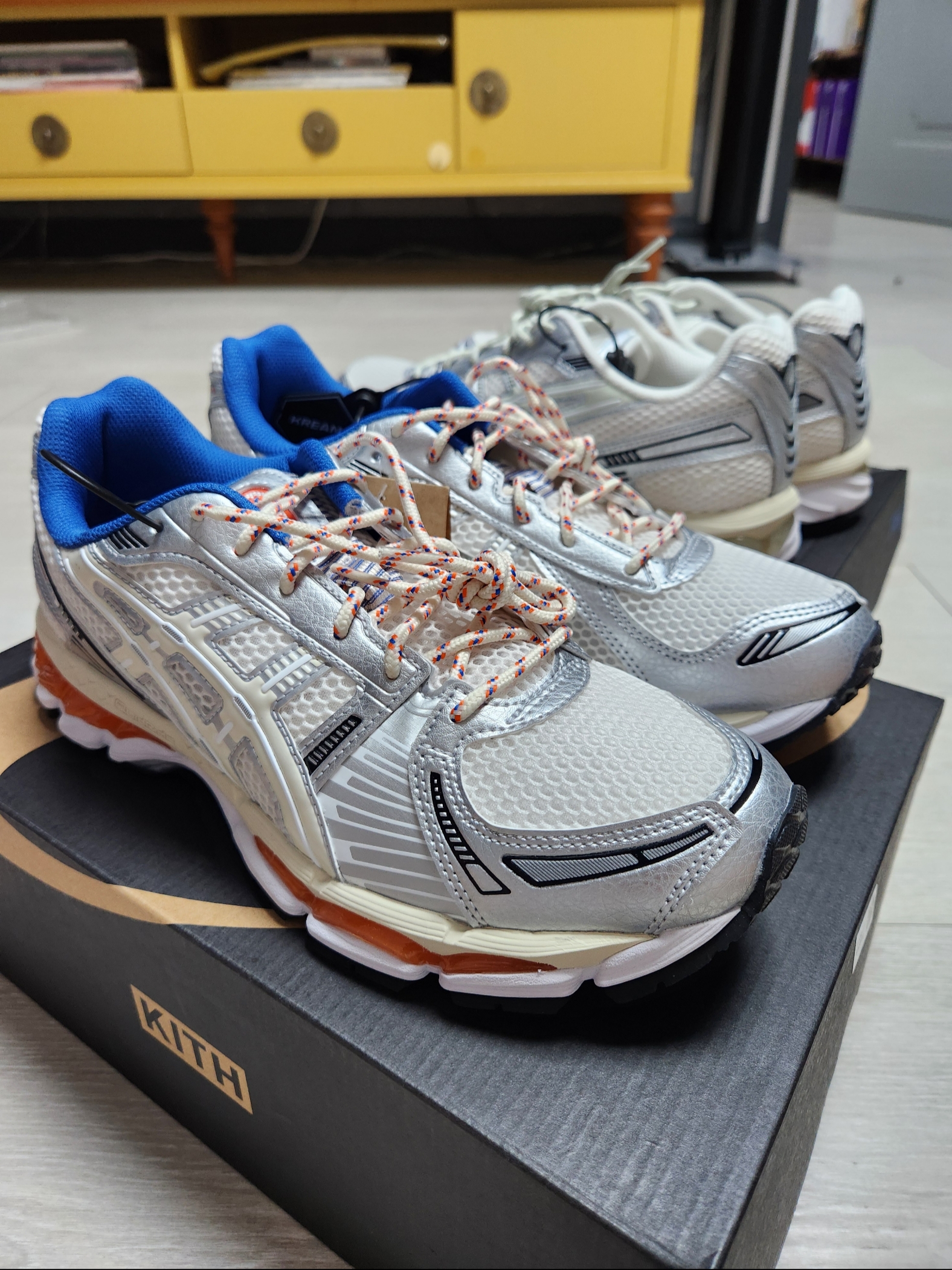 Asics x Ronnie Fieg Gel-Kayano 12.1 Cream, Asics x Ronnie Fieg Gel-Kayano 12.1 Cream Pure Aqua 착용 스타일 - 1