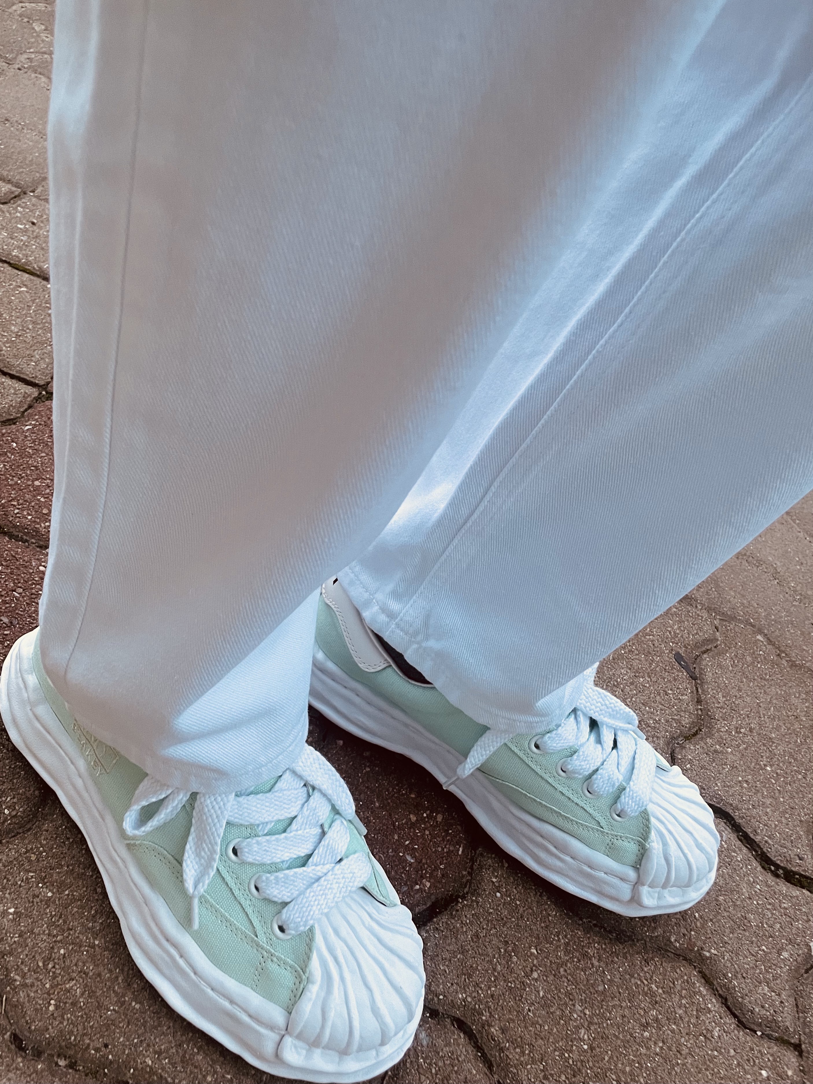 Maison Mihara Yasuhiro Blakey OG Sole Canvas Low-top Sneakers Light Blue 착용 스타일 - 2