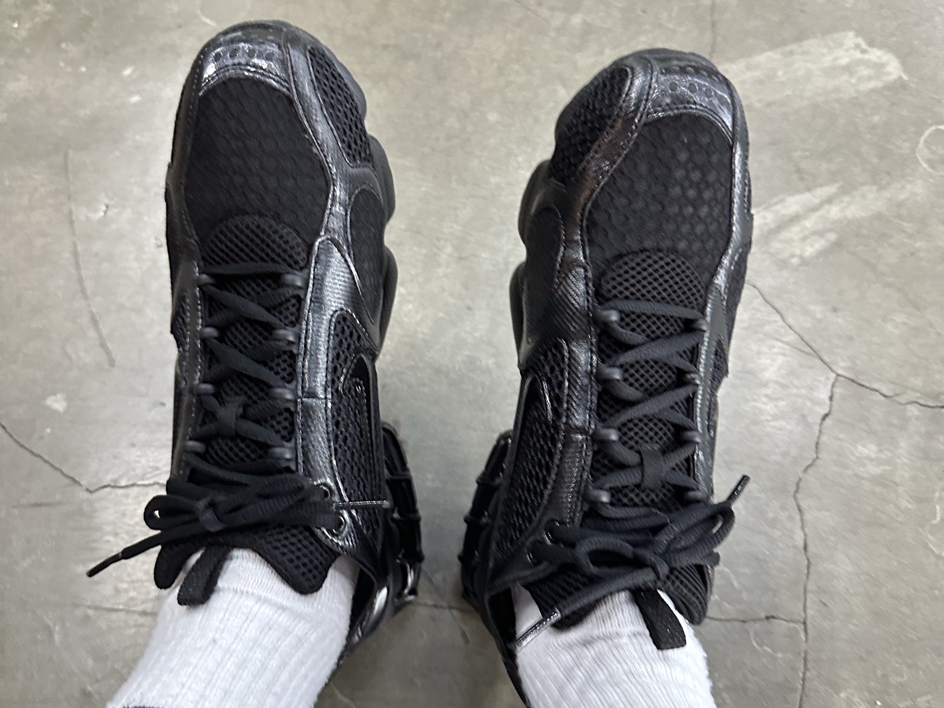 Nike Air Zoom Spiridon Cage 2 Black Anthracite 착용 스타일 - 1