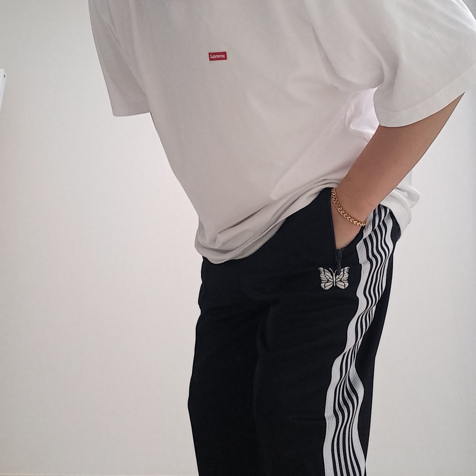 Supreme Cordura Ripstop S Logo 6-Panel Black - 23SS, Supreme Small Box T-Shirt White - 24SS 착용 스타일 - 3