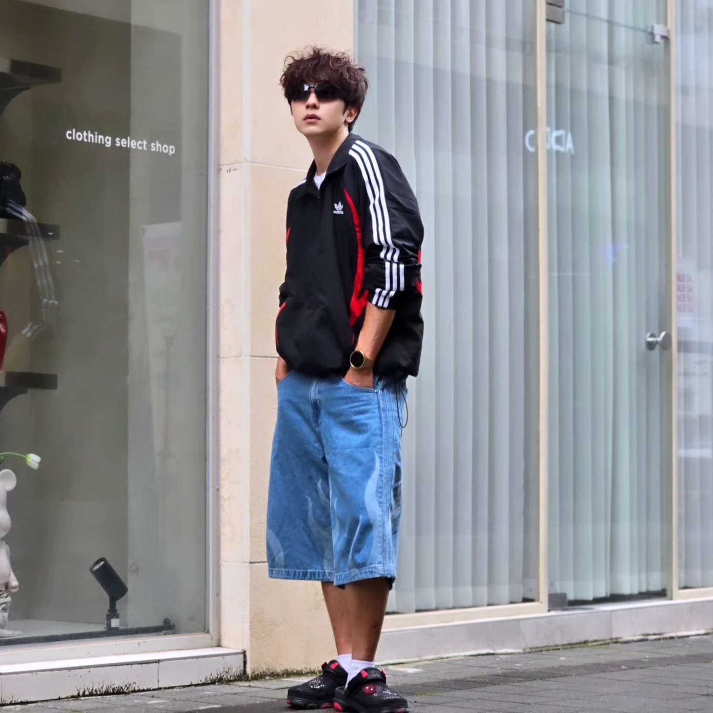 Crocs x Staple Classic All Terrain Clog Black, Adidas Flames Denim Shorts Blue - KR Sizing 착용 스타일 - 2