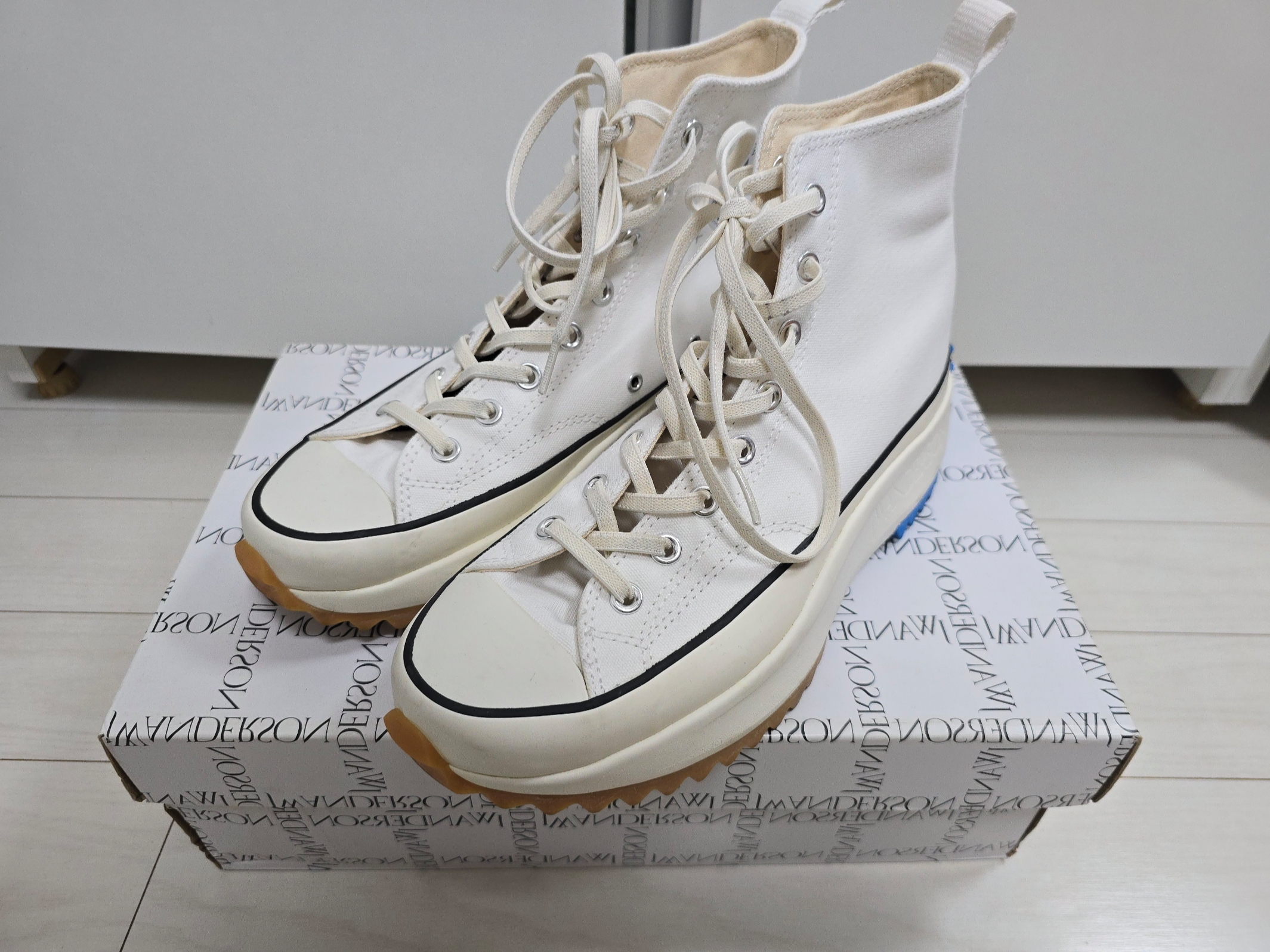 Converse x JW Anderson Run Star Hike Hi White 착용 스타일