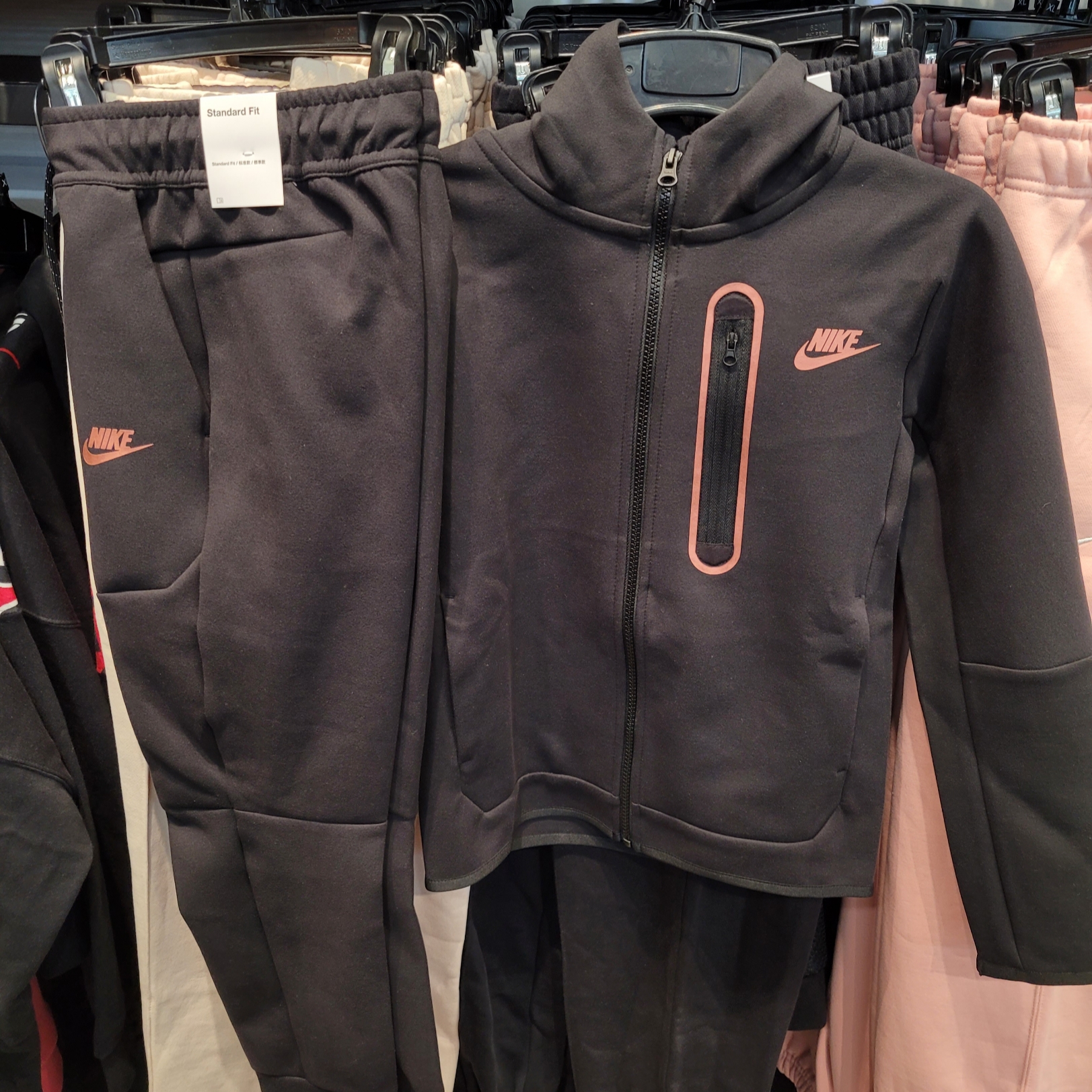 (Kids) Nike NSW Tech Fleece Brushed Full Zip Hoodie Black 착용 스타일
