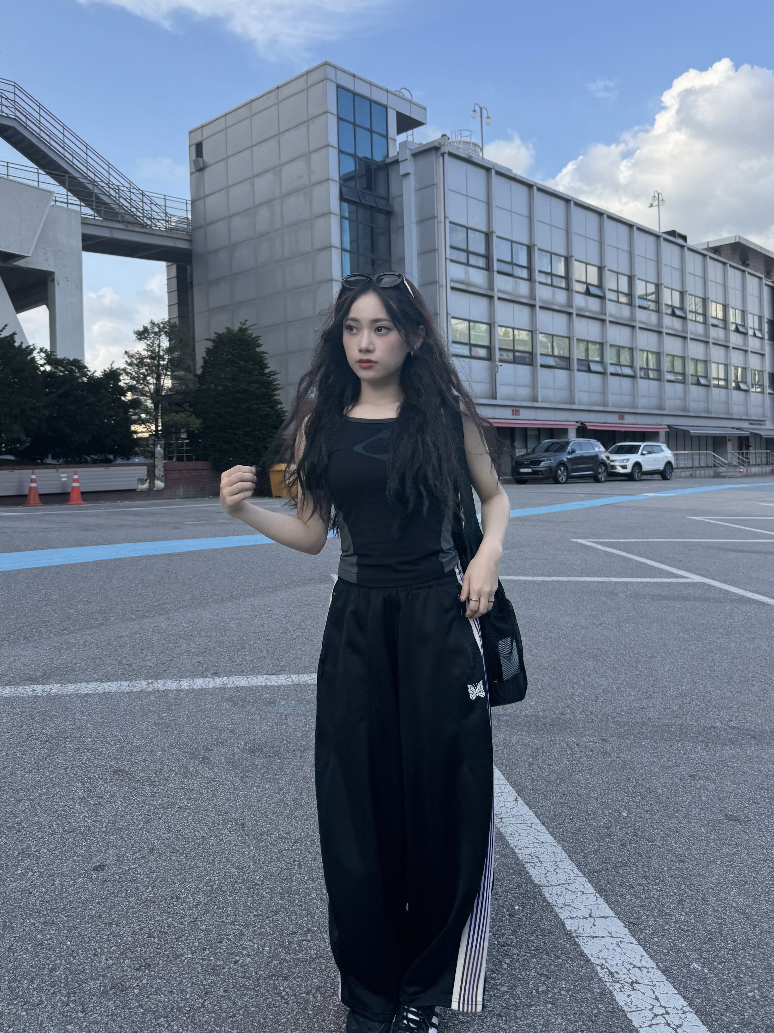 Needles H.D. Track Pants Poly Smooth Ivory, Montbell Pocketable Light Shoulder Bag Large Black 착용 스타일 - 1