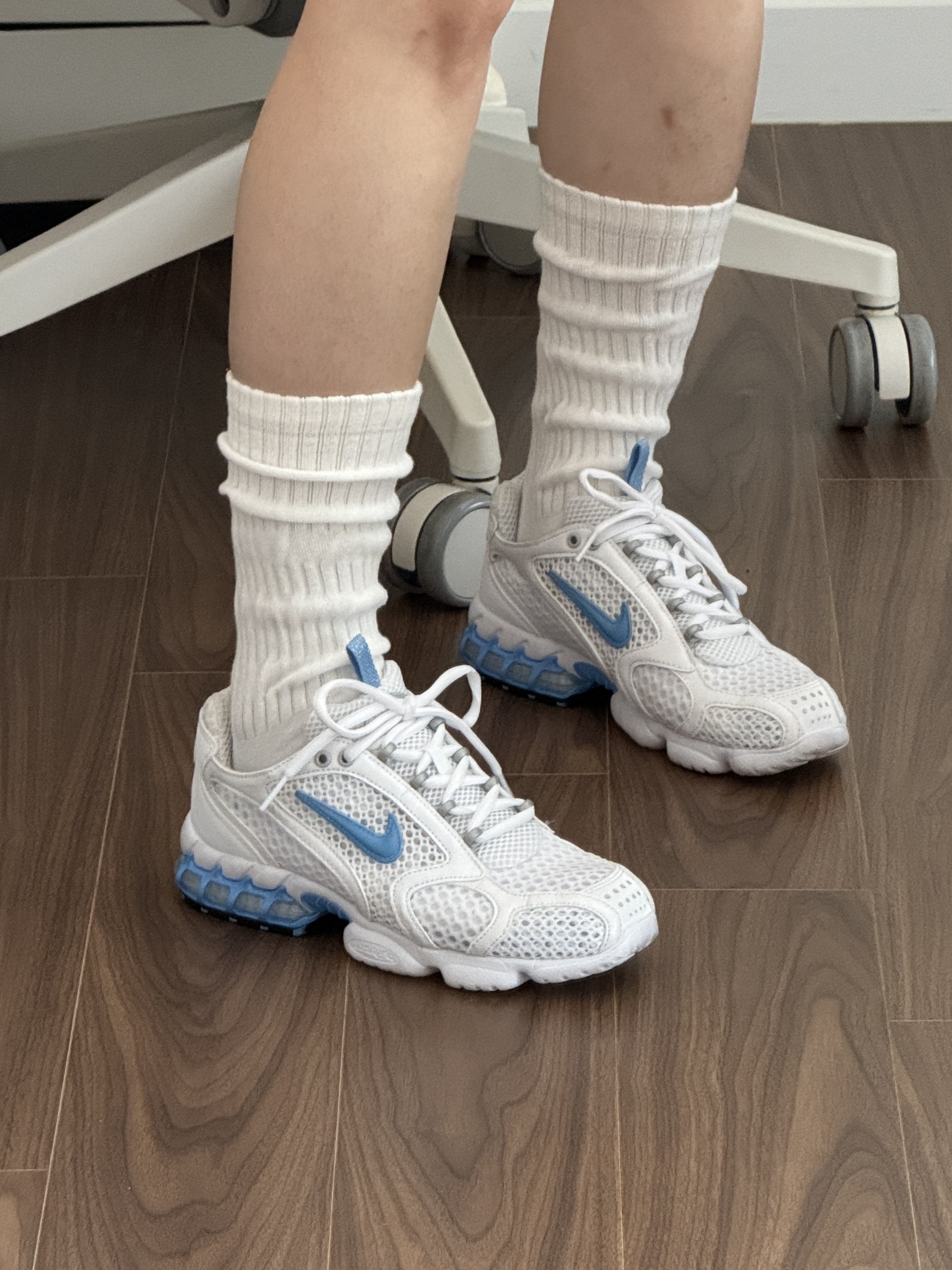(W) Nike Air Zoom Spiridon Cage 2 White University Blue, (W) Nike NSW Essential Woven High-Rise Shorts White - Asia 착용 스타일 - 3
