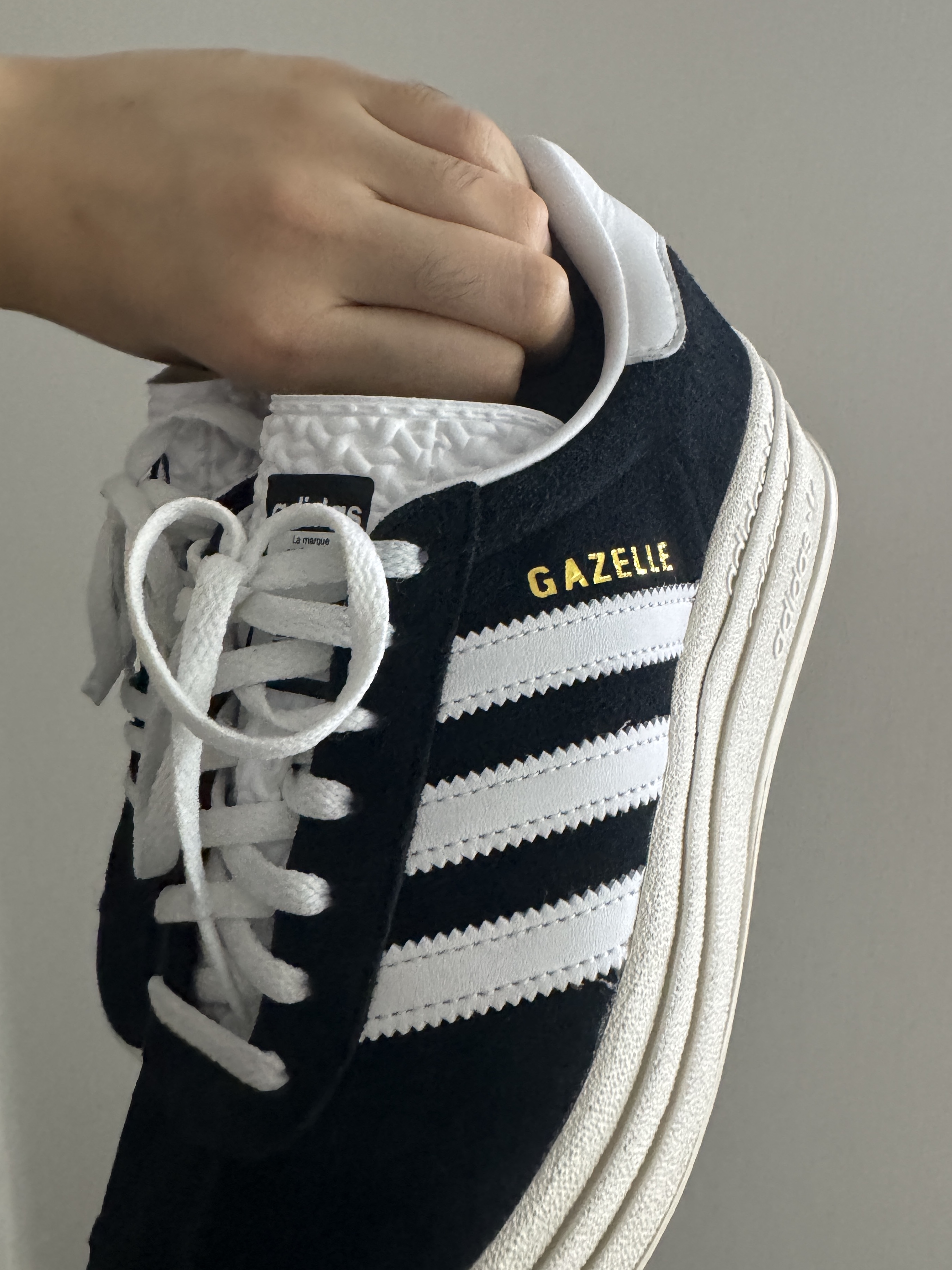 (W) Adidas Gazelle Bold Core Black Cloud White 착용 스타일 - 4
