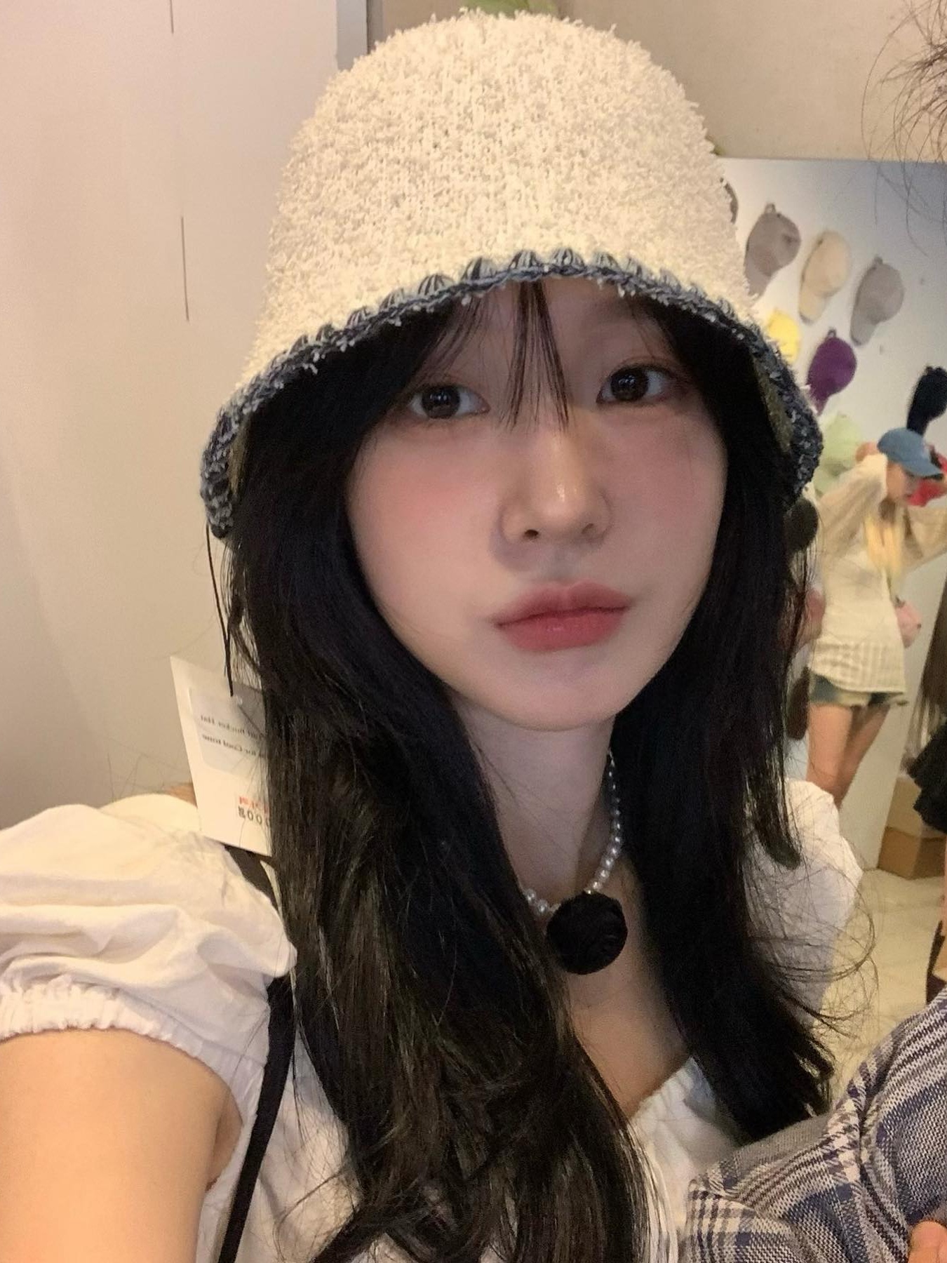 Allincomplete Pig Tail Bucket Hat Cream for Cool tone 착용 스타일 - 1