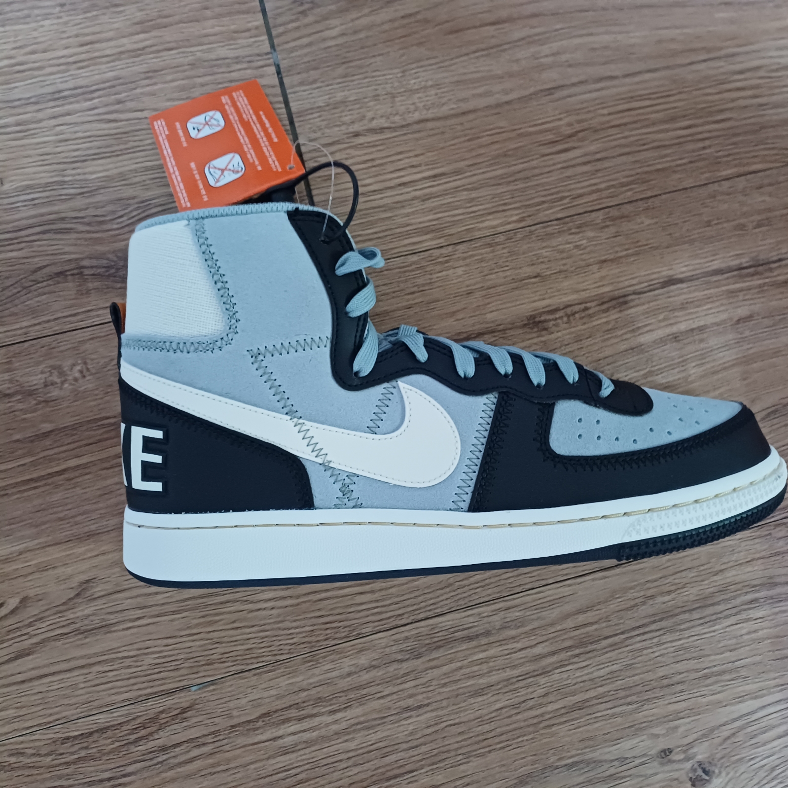 Nike Terminator High Black and Light Pumice 착용 스타일 - 1