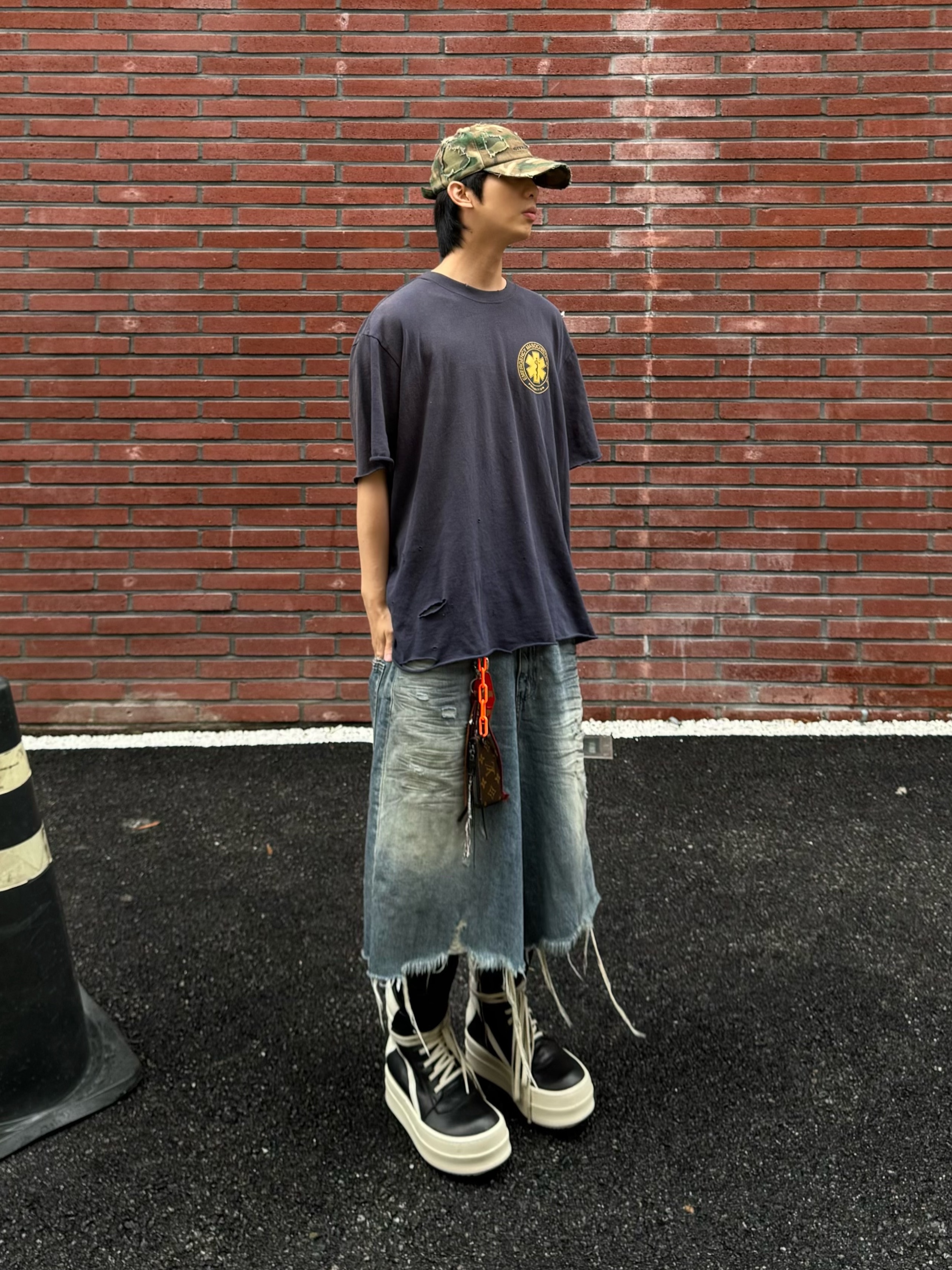 Project G/R EMS Washed T-Shirt, Project G/R Reworked Bermuda Shorts Blue 착용 스타일 - 2