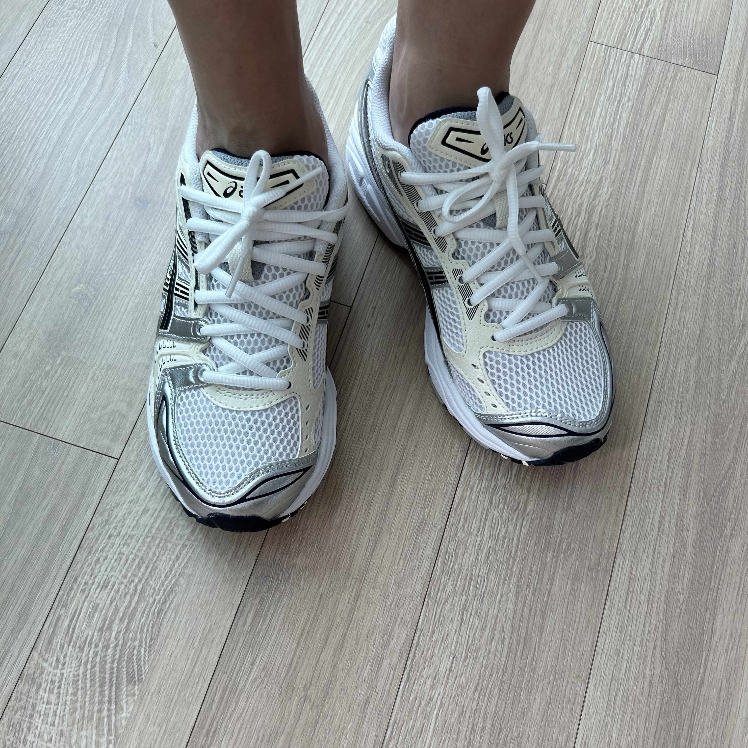 (W) Asics Gel-Kayano 14 White Midnight 착용 스타일