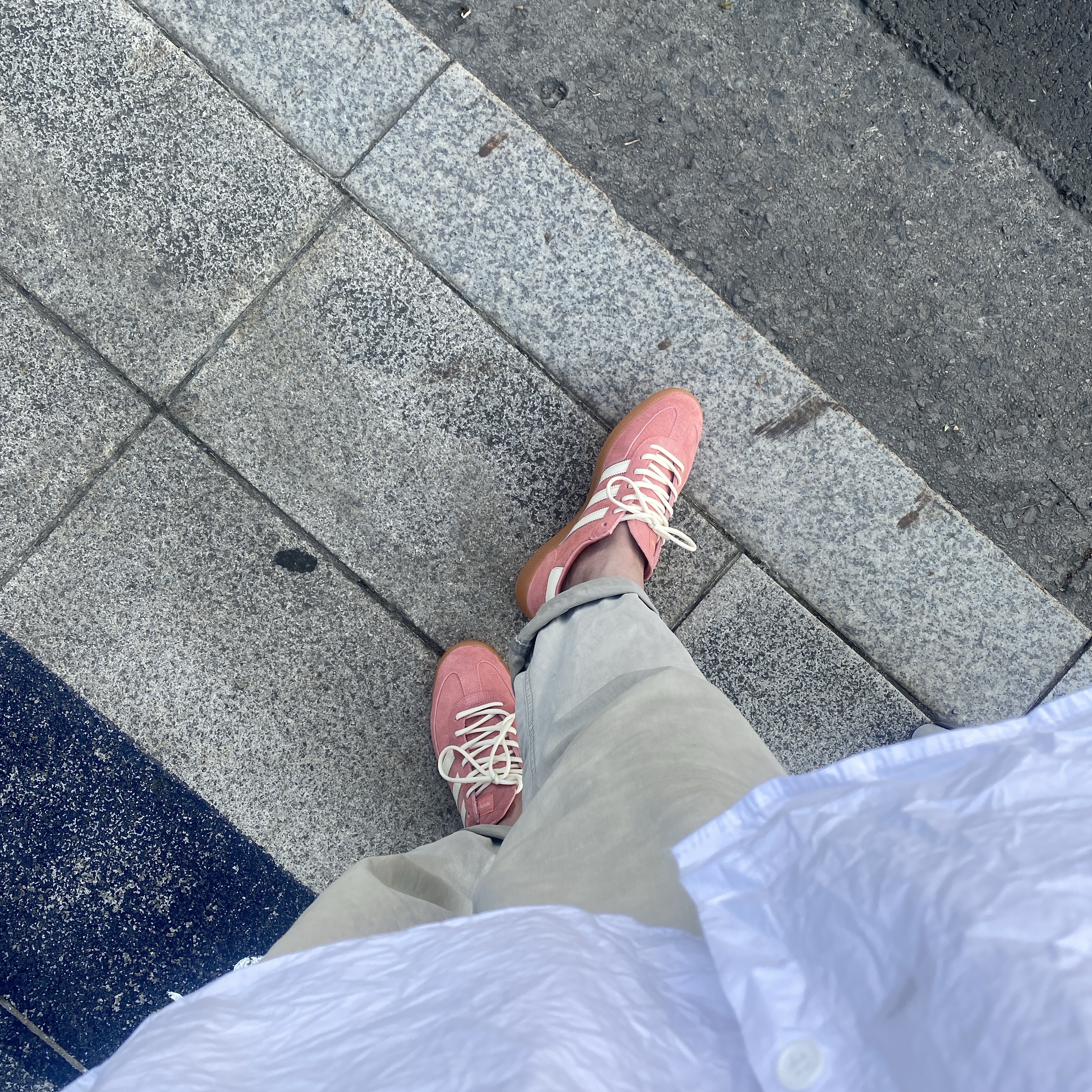 Adidas x Sporty & Rich Spezial Handball Pantone Cream White 착용 스타일