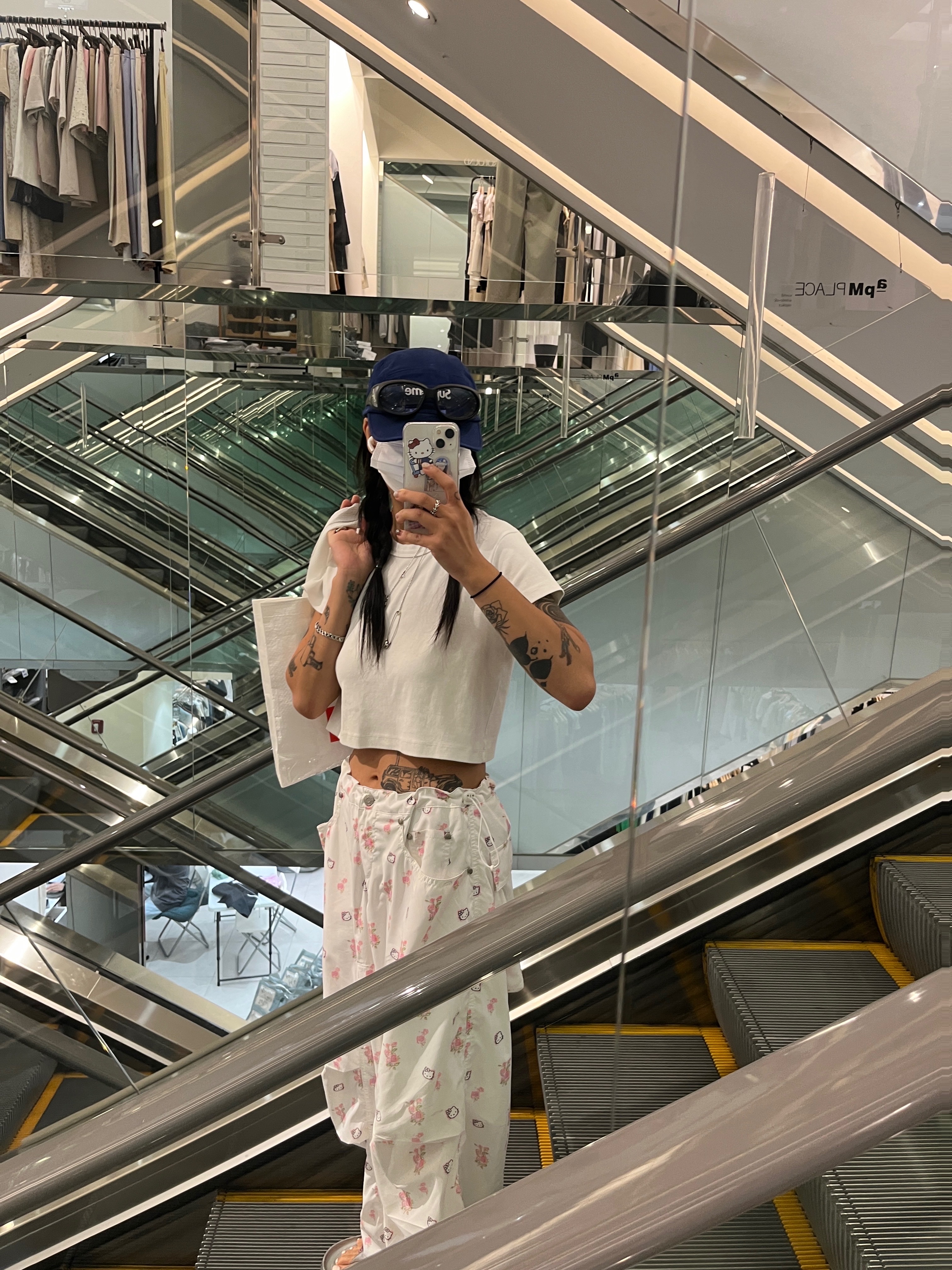 Supreme Washed Chino Twill Camp Cap Navy - 24SS, Open Yy x Hello Kitty Parachute Pants White 착용 스타일