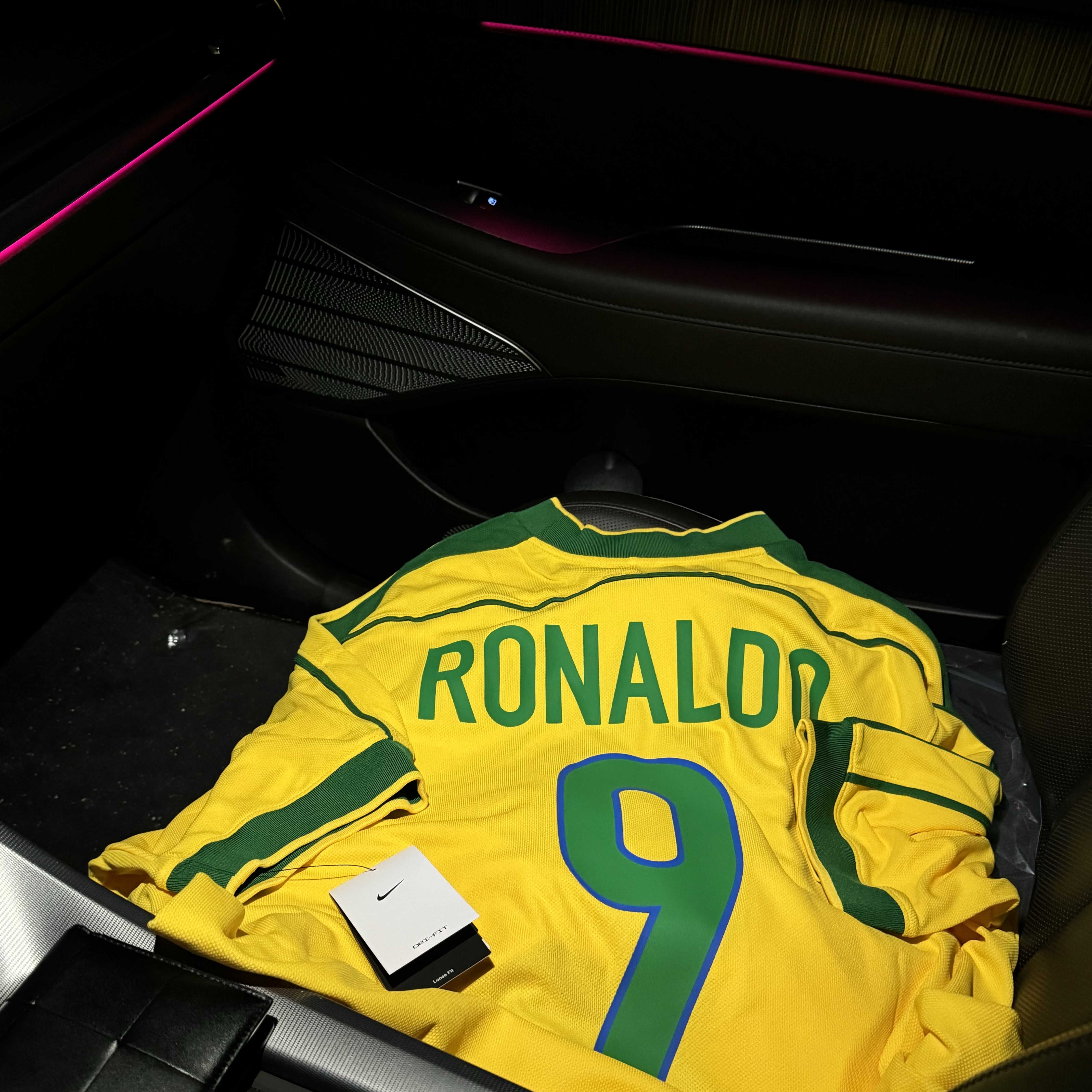 Nike Brazil 1998 Reissue Soccer Replica Jersey Varsity Maize Ronaldo (Marking Ver.) 착용 스타일