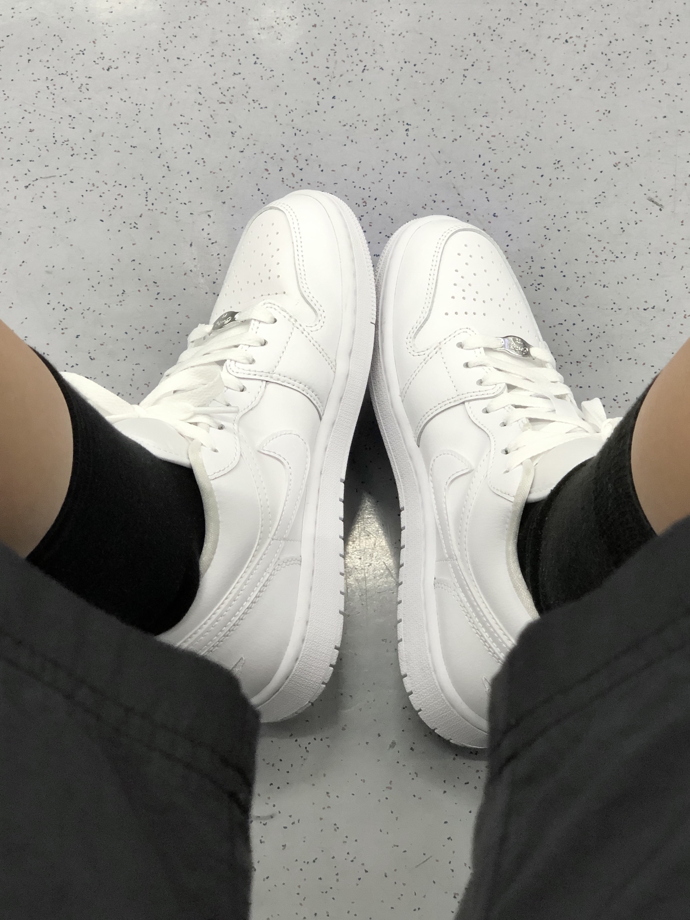 (W) Jordan 1 Low Triple White 2022 착용 스타일 - 2